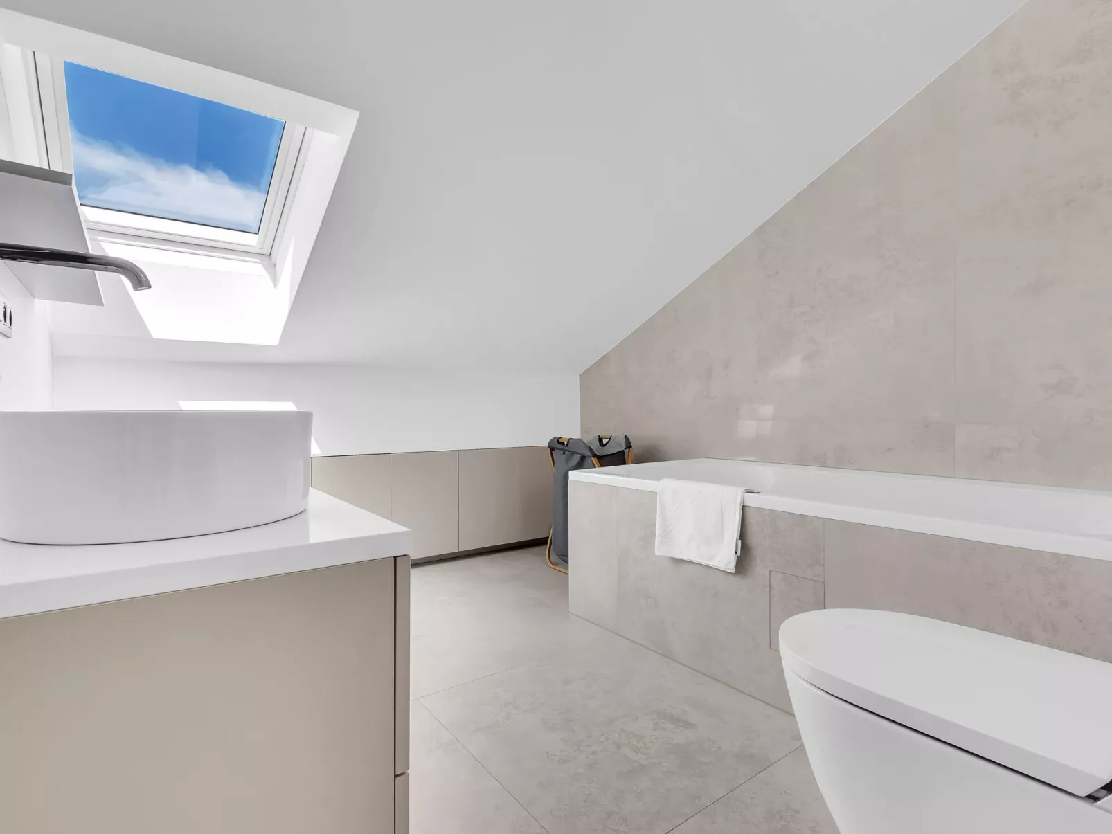 Penthouse Nikolina-50m to beach-Binnen