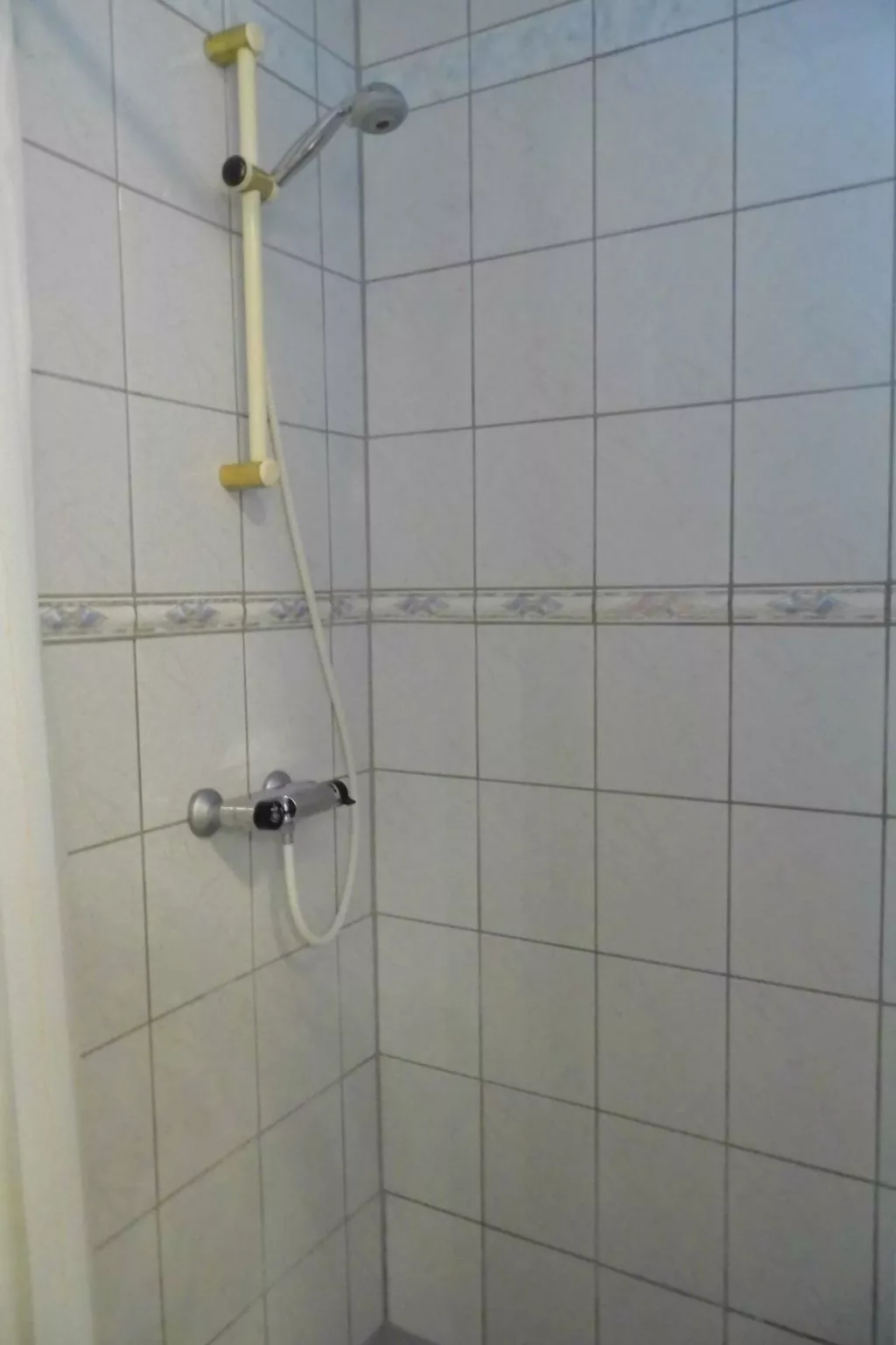 Schöne, geräumige Wohnung in der ersten Etage-Binnen