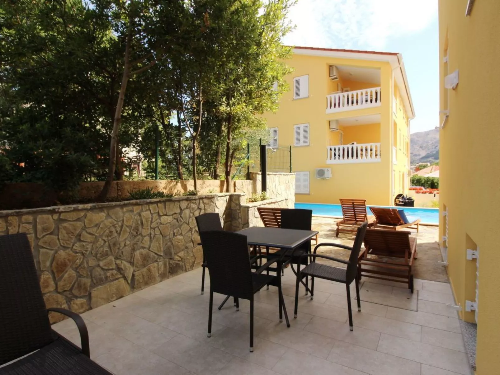 Gemütliche Ferienwohnung in Baška mit gemeinsamem Pool und Grill-Binnen