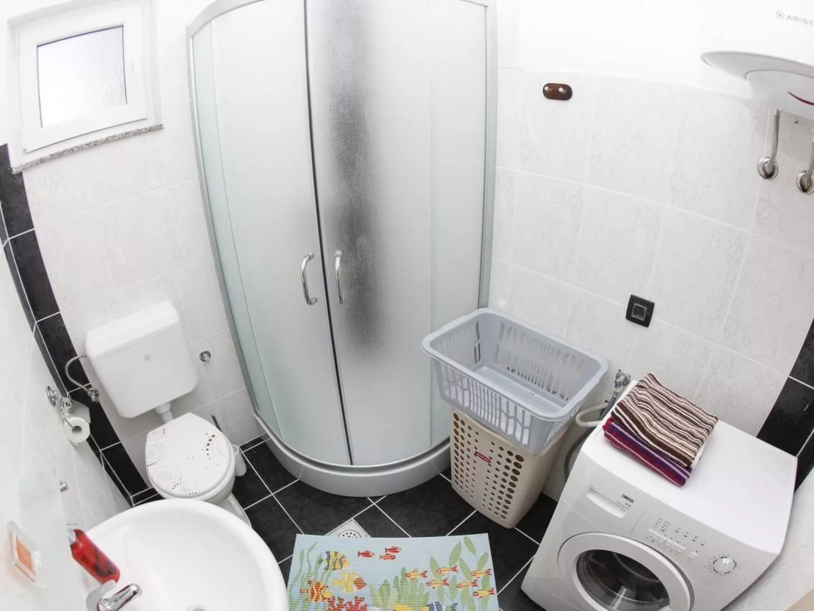 Großes Ferienhaus mit eigenem Pool und Terrasse-Image-tags.info