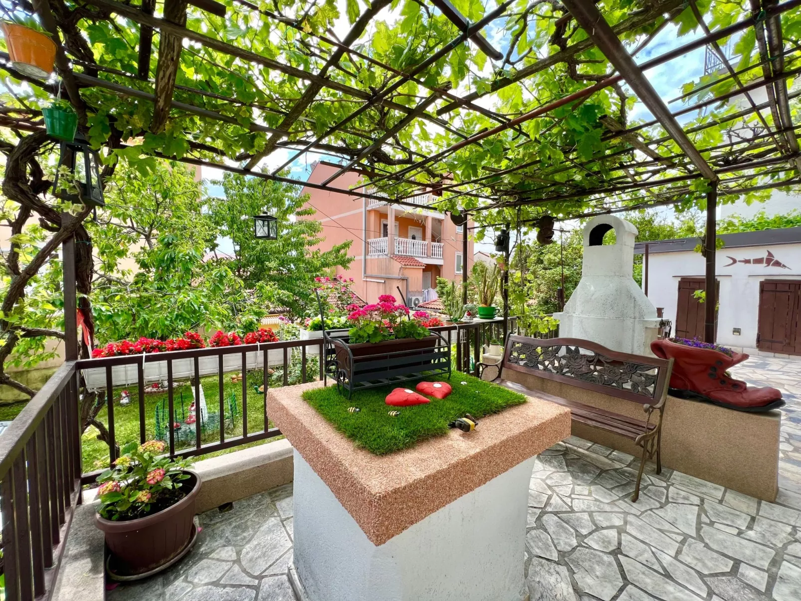 Mit eigenem Garten und Grill-Buiten