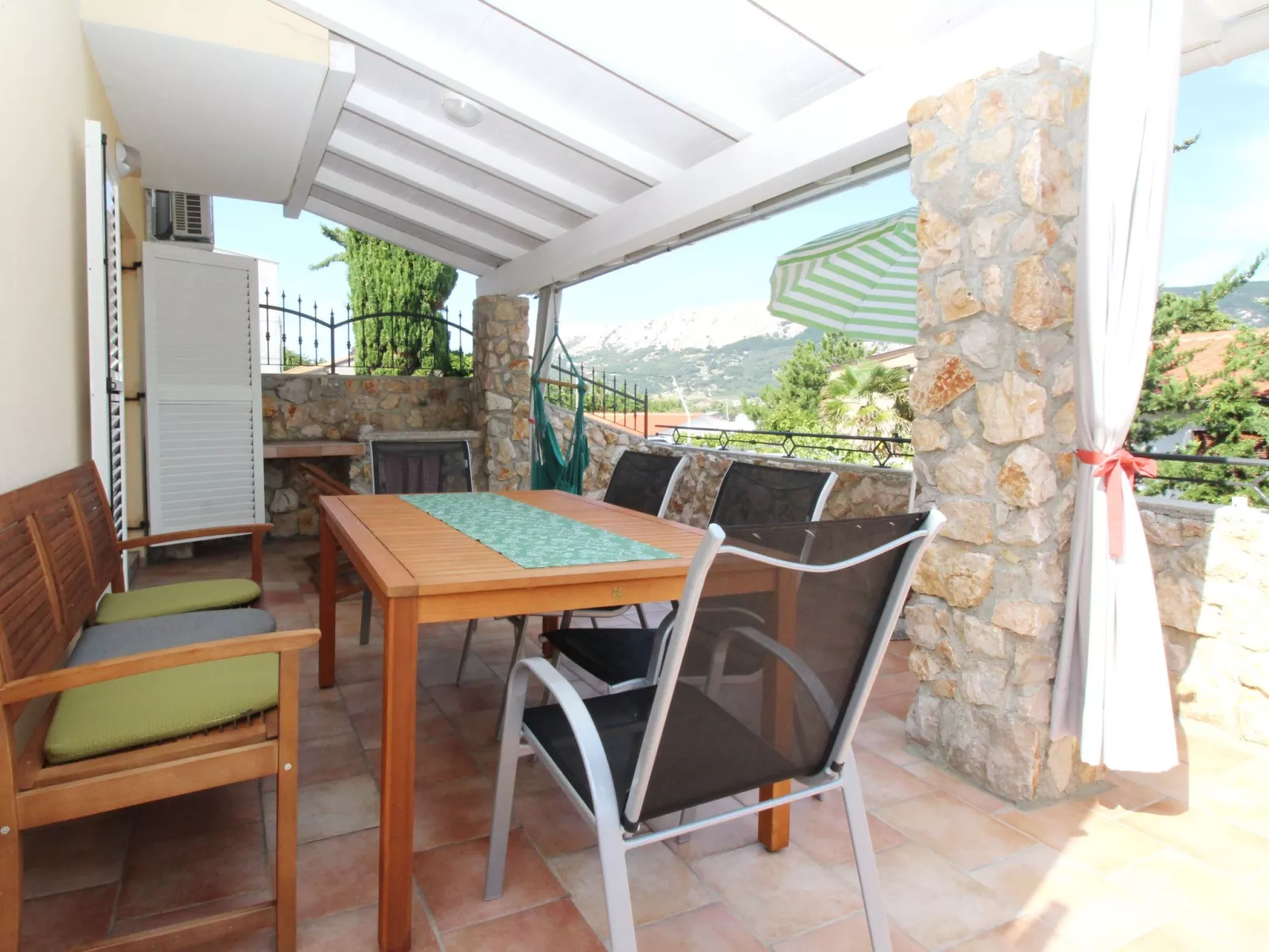 Appartement in Baška mit Eigener Terrasse-Buiten