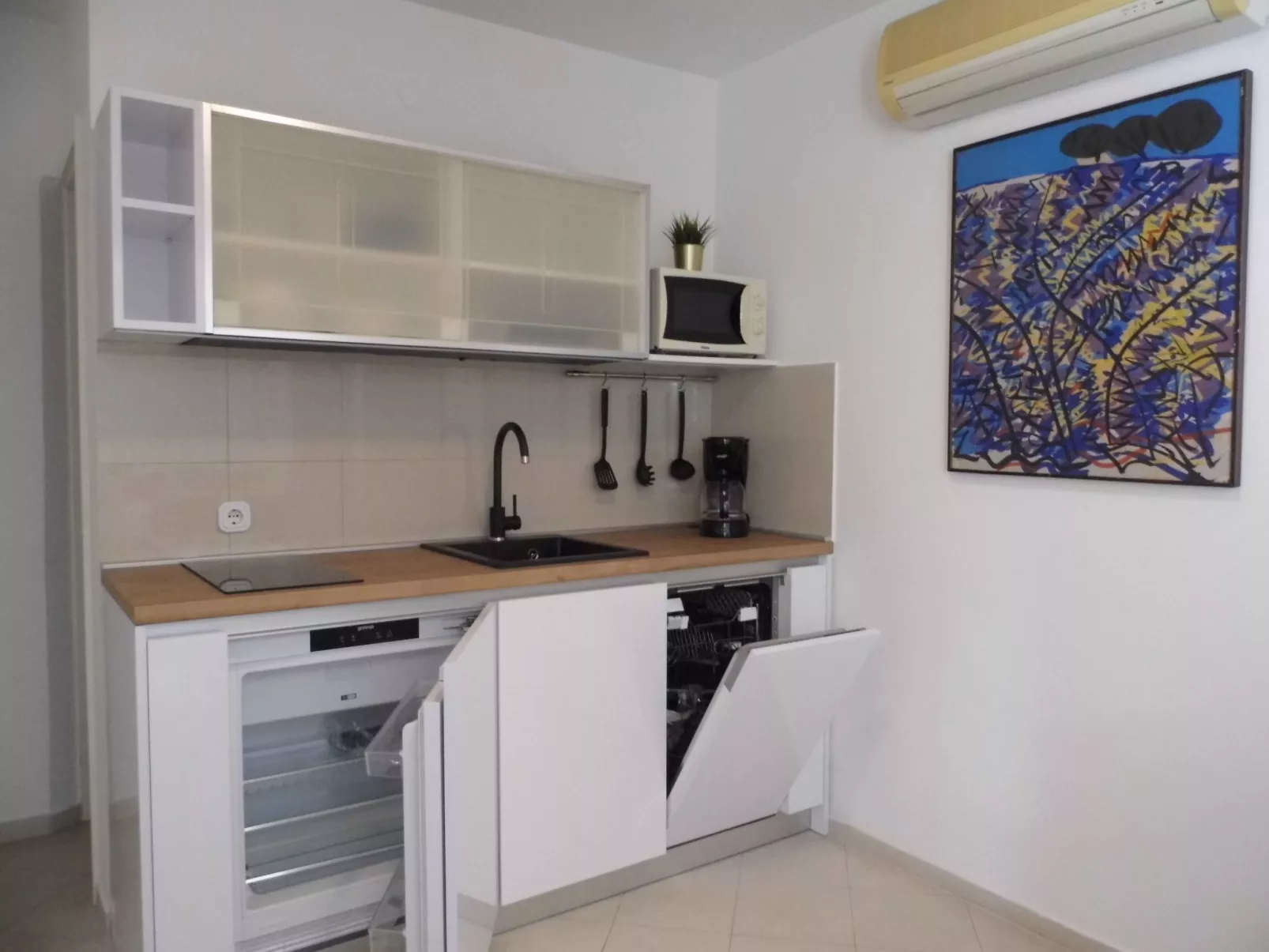 Gemütliche und moderne Wohnung in der Nähe von Meer und Zentrum-Binnen