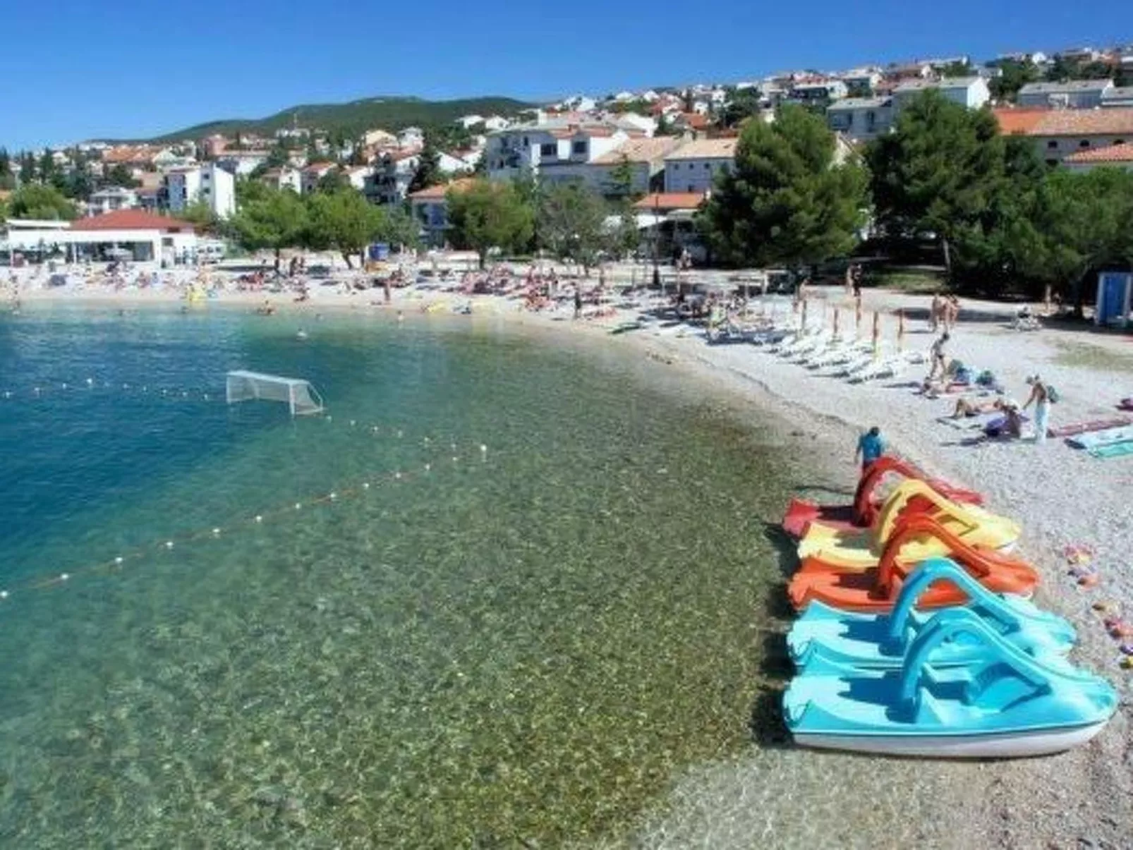 Wohnung in Crikvenica mit Grill und Terrasse-Buiten