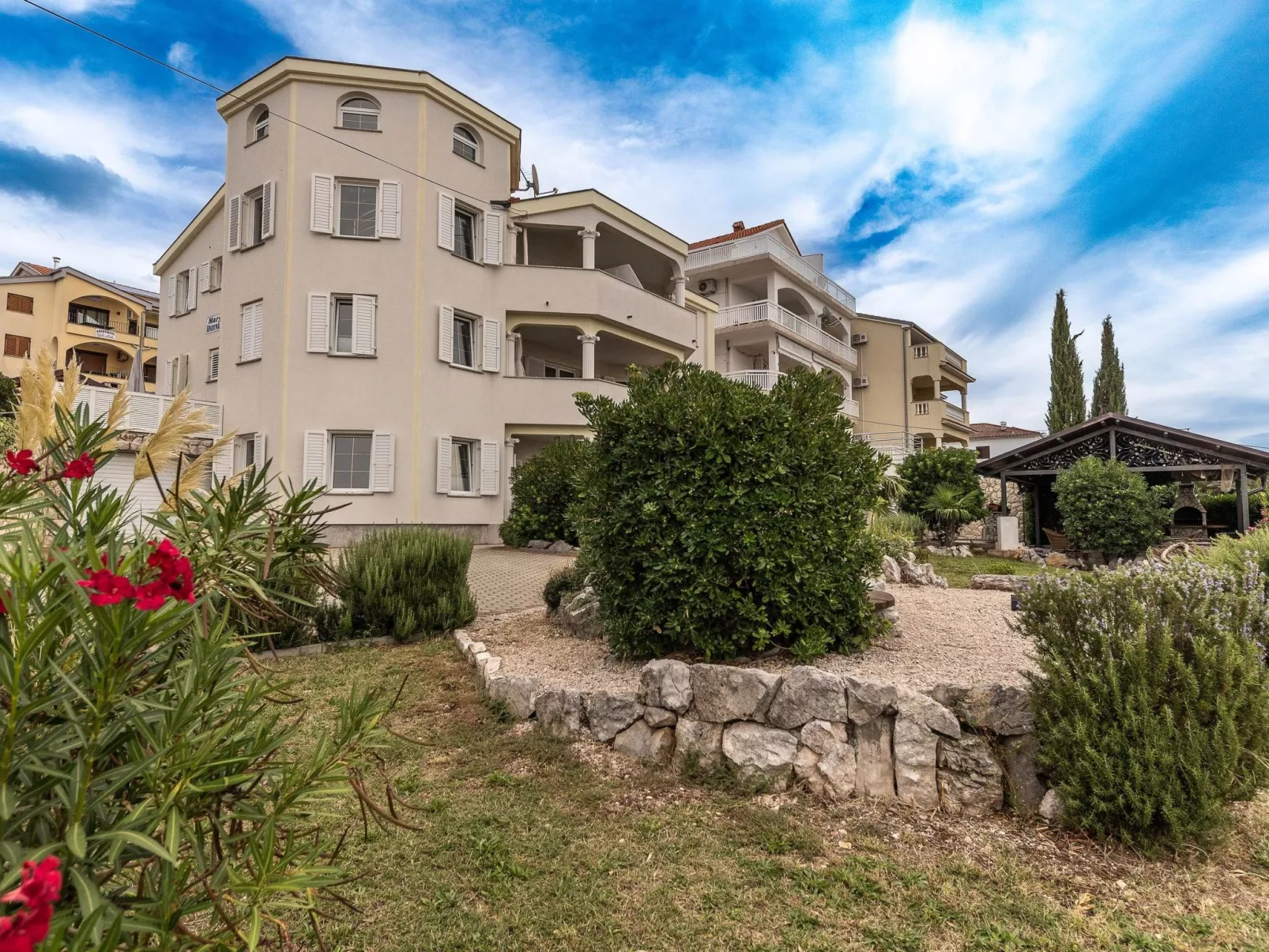 Wohnung mit großer Terasse-Buiten