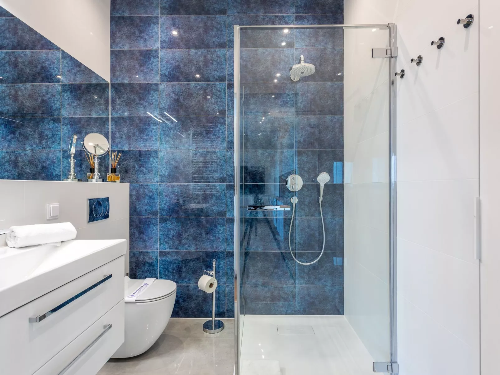 Luxuriös eingerichtete,helle Ferienwohnung am Meer-Image-tags.info