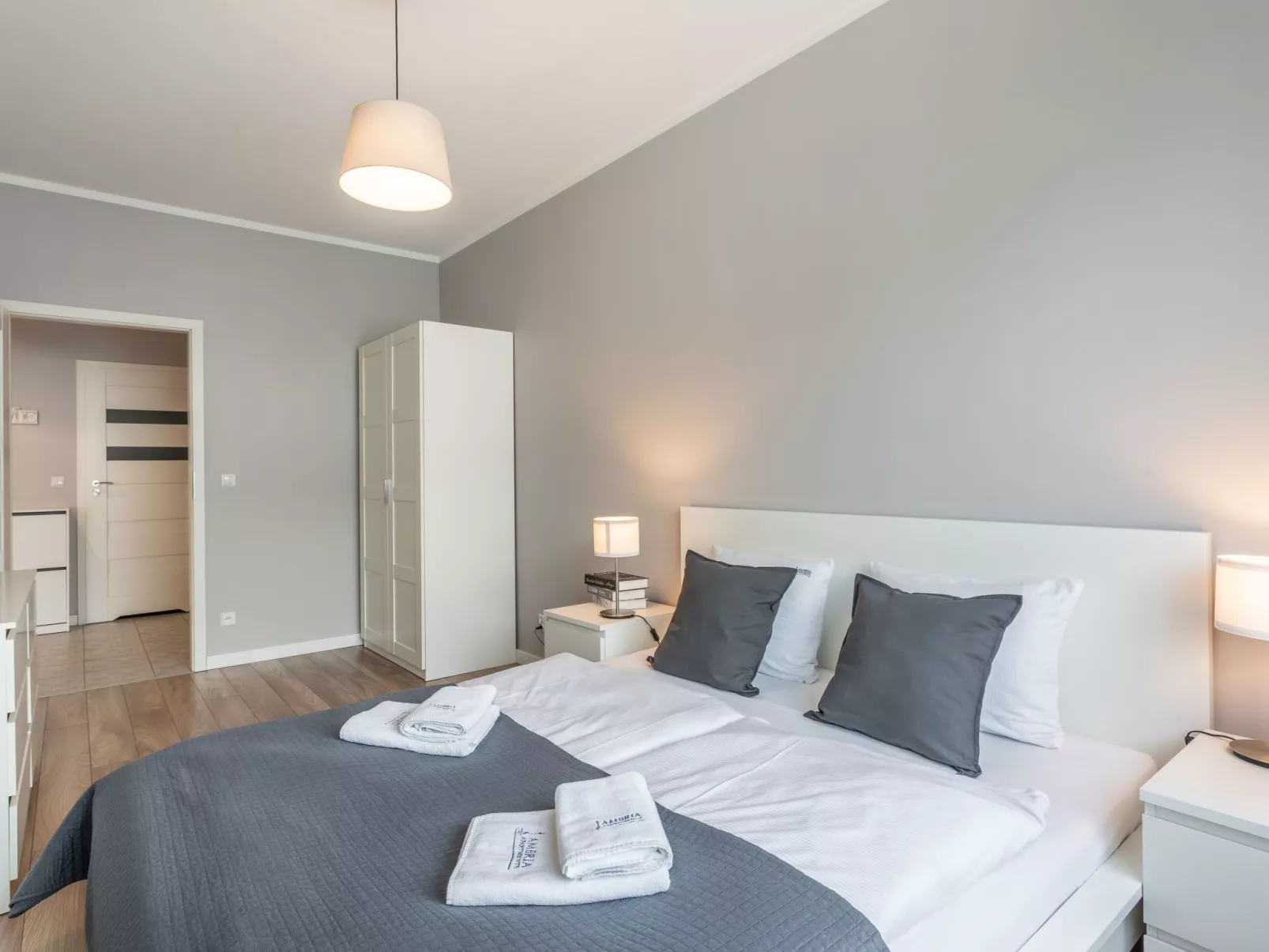 Zuza mit schönem Sonnenbalkon-Image-tags.info