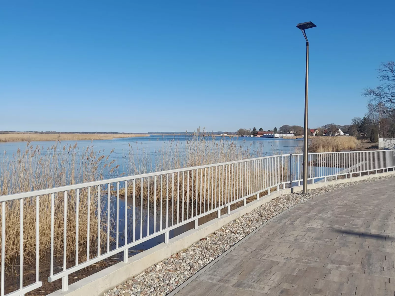 Haus in Karsibór mit Grill, Terrasse und Garten-Buiten