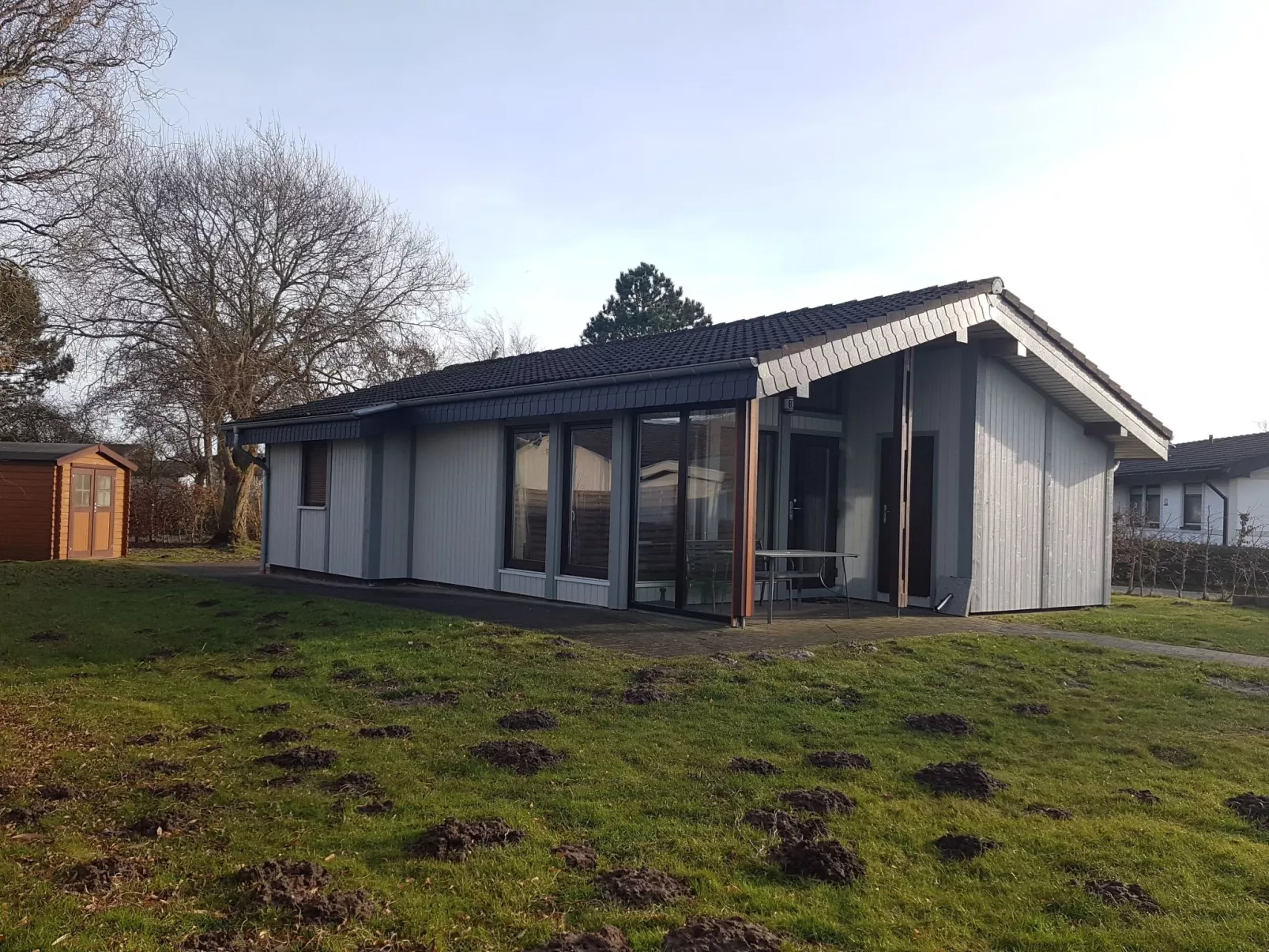 Freistehendes Ferienhaus in 2.Reihe am See-Buiten