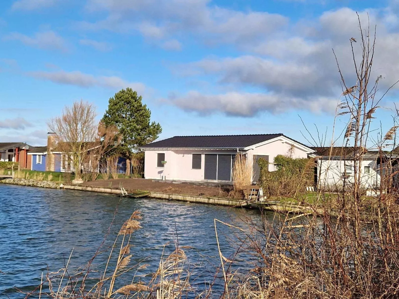 A 17 mit eigenem exklusivem Zugang zum Binnensee-Image-tags.info