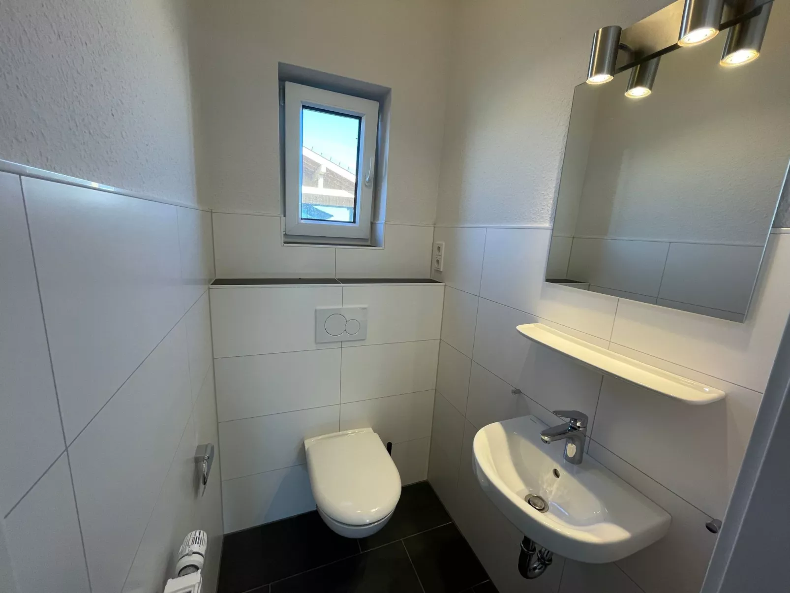 G16 Eingezäuntes Haus mit Terrasse und Garten-Image-tags.info