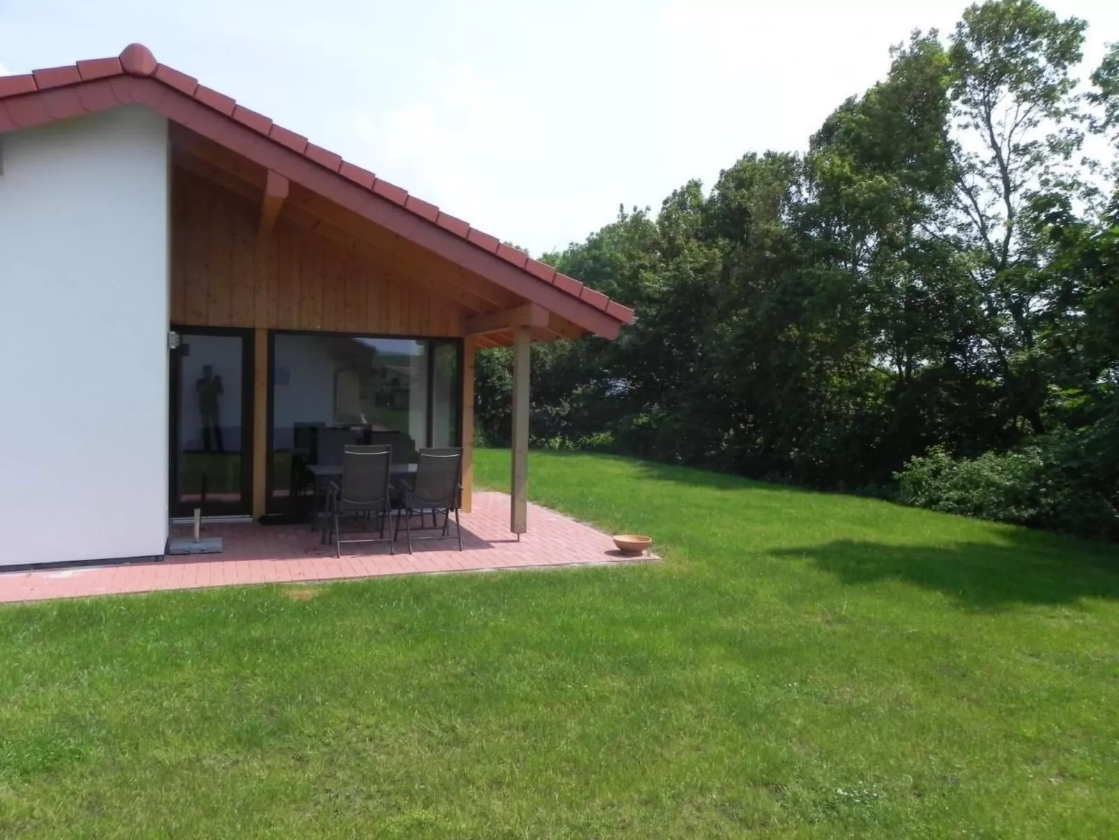 E18 Ferienhaus mit Garten und Terrasse-Buiten