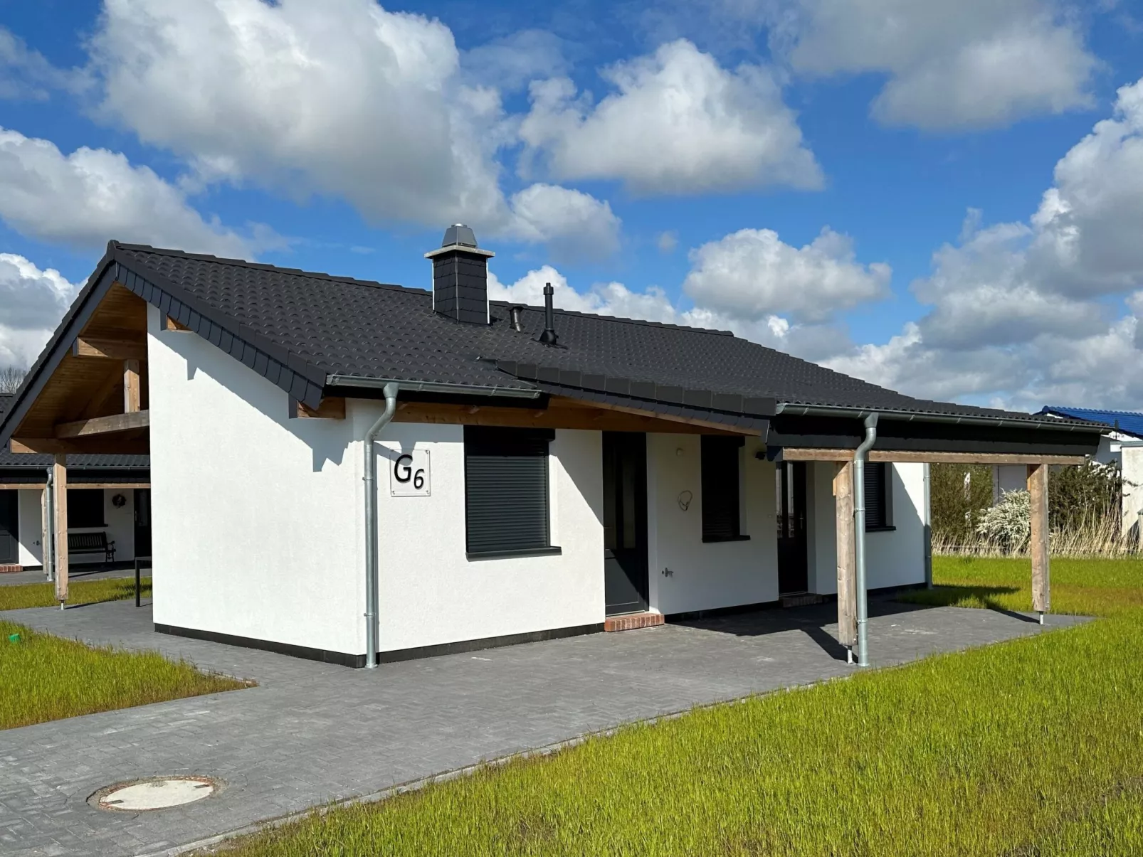 G6 Freistehendes Haus mit Garten und Wallbox-Buiten