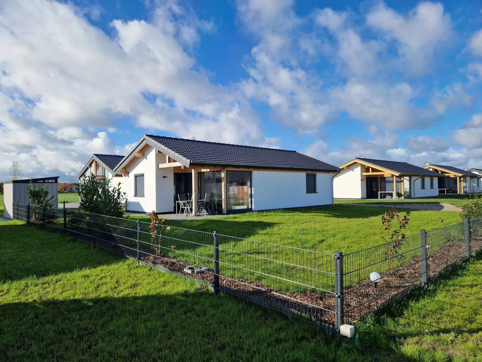 G22 Haus mit Garten, Strandkorb und Grillkamin-Buiten