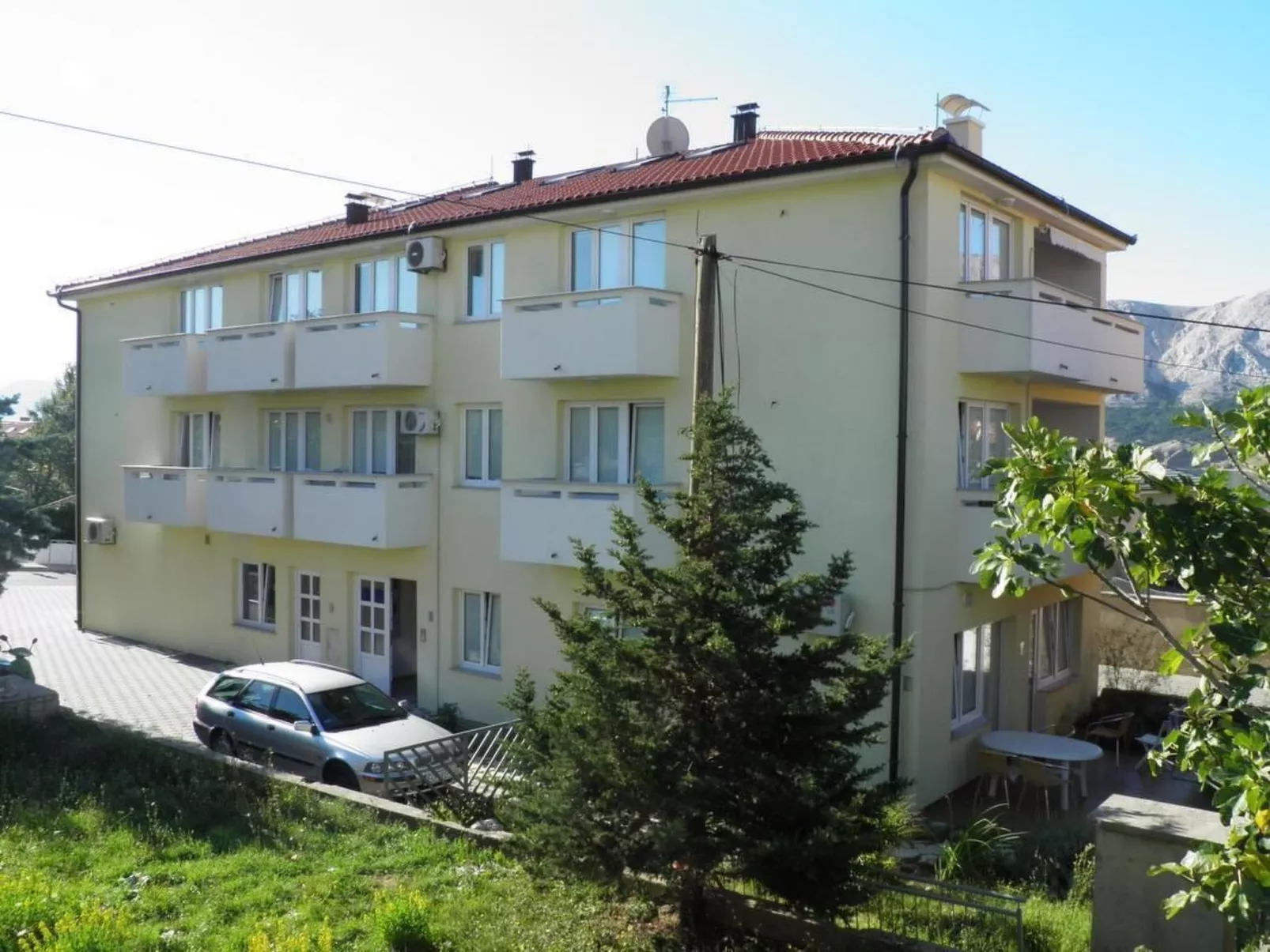 Charmante Ferienwohnung in Baška mit Eigenem Balkon-Buiten