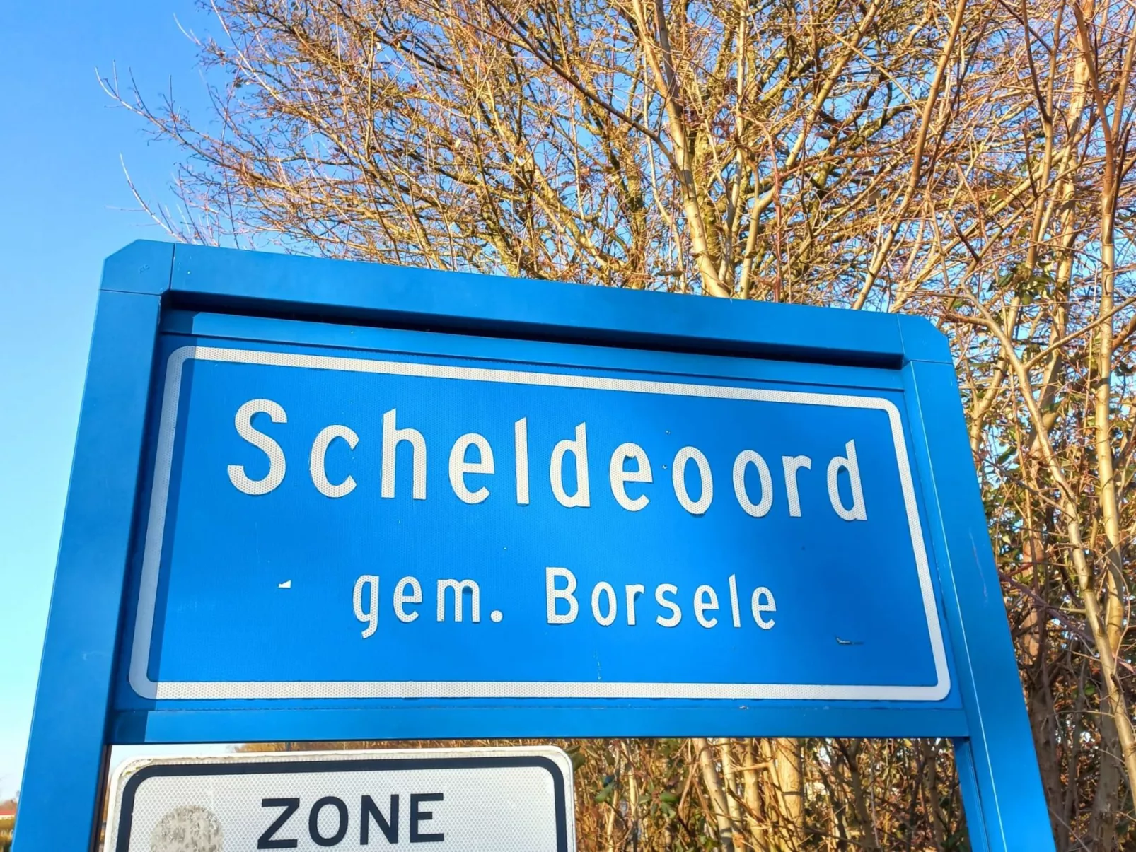 Gemütliches Chalet mit Terrasse-Buiten