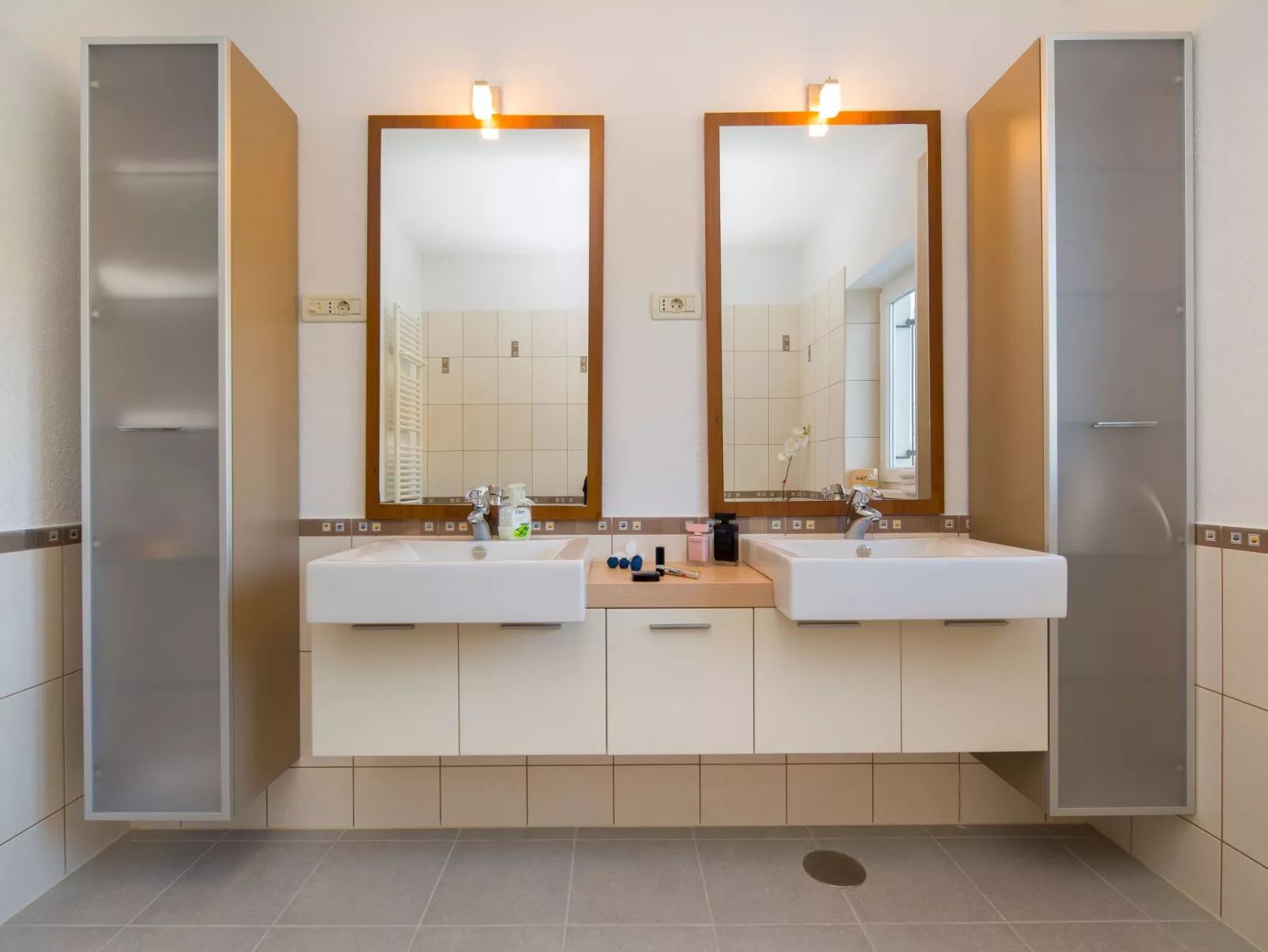 Ferienvilla mit Garten, Grill und Terrasse-Binnen