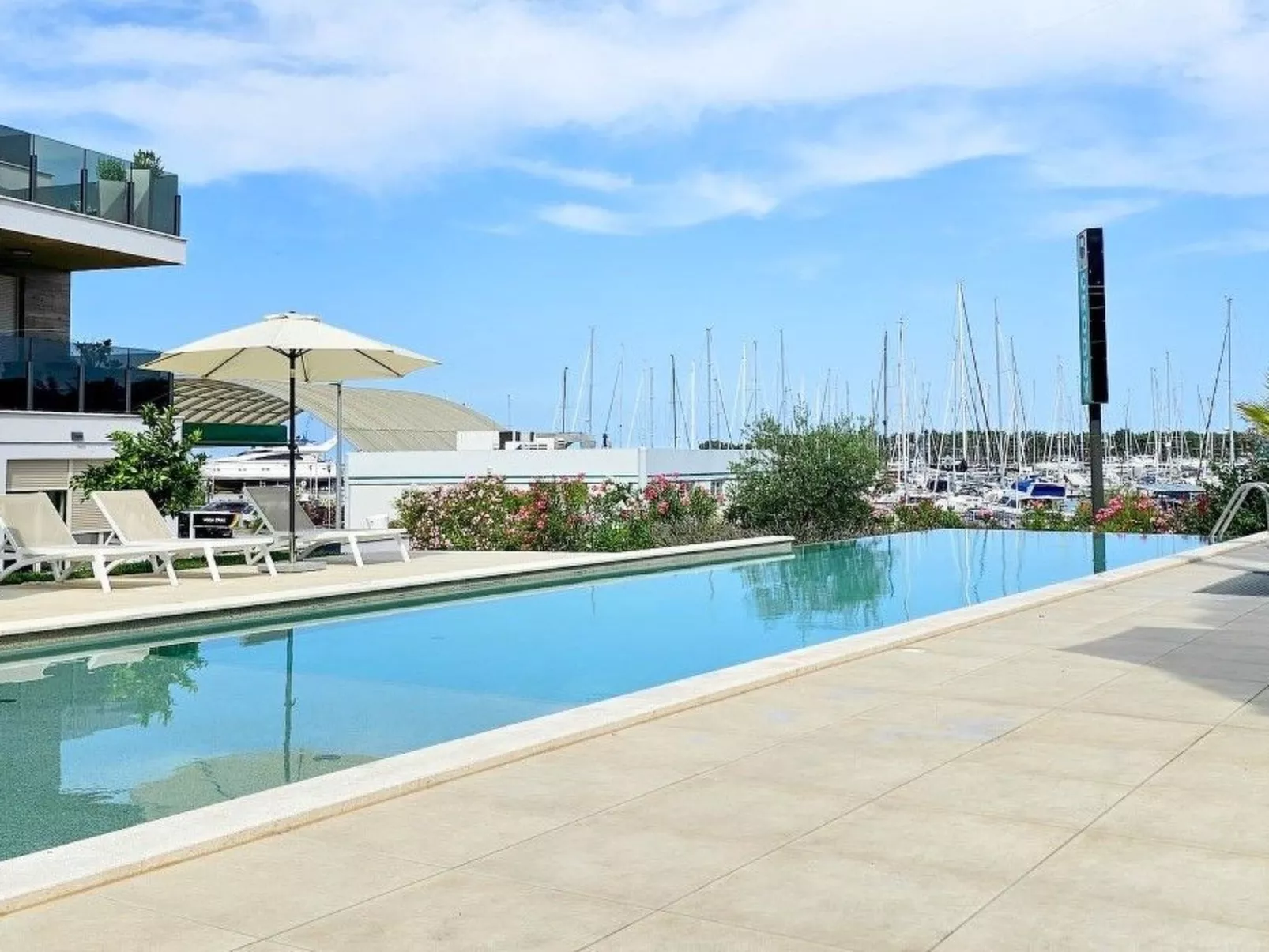 "Grüne Oase" mit Terrasse-Buiten