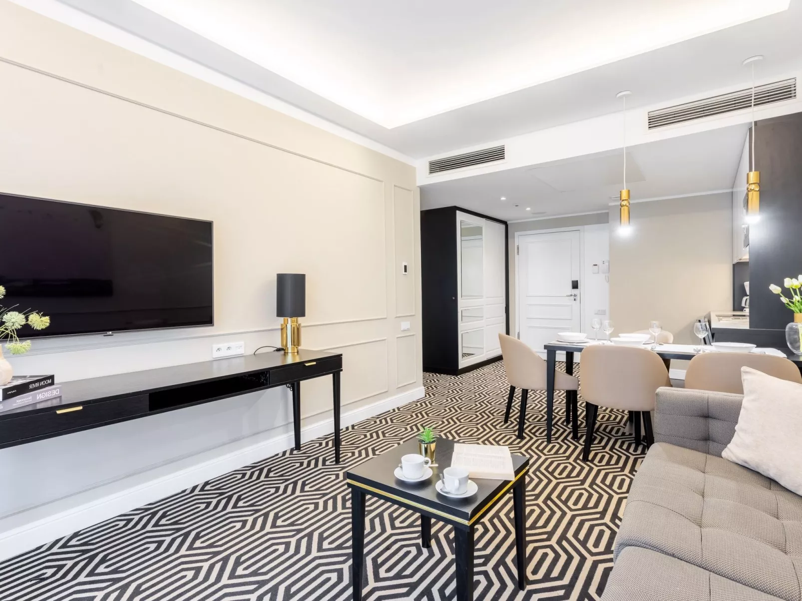 Stilvoll eingerichtete Ferienwohnung am Meer-Image-tags.info