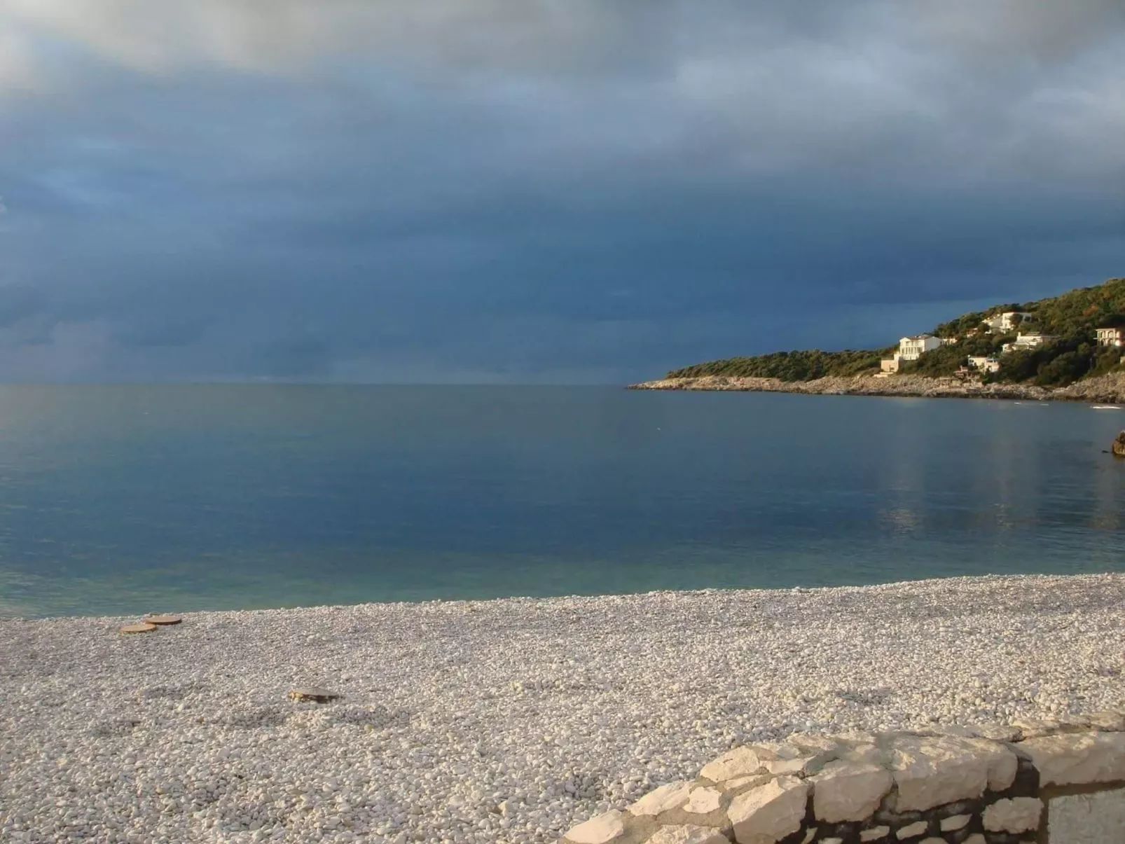 Gemütliche Wohnung mit Meerblick vom Balkon aus-Buiten