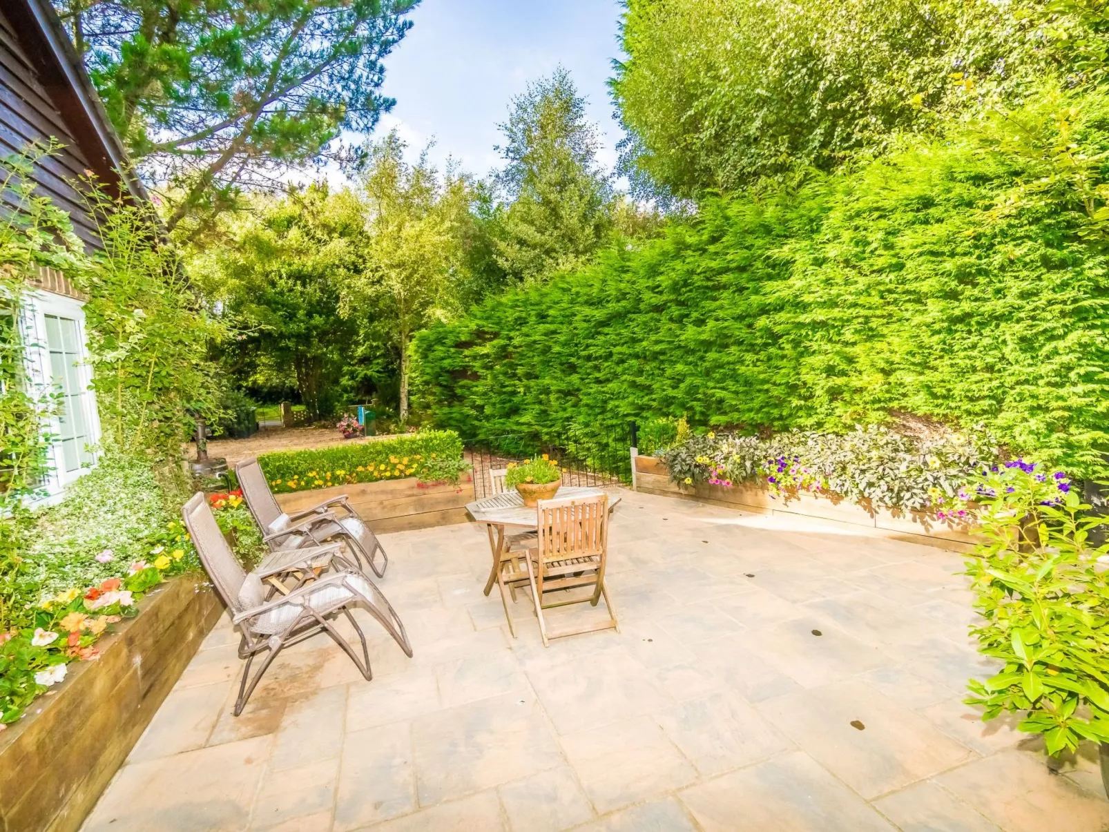 Schönes Ferienhaus in Hastings mit Whirlpool, Terrasse und Garten-Buiten