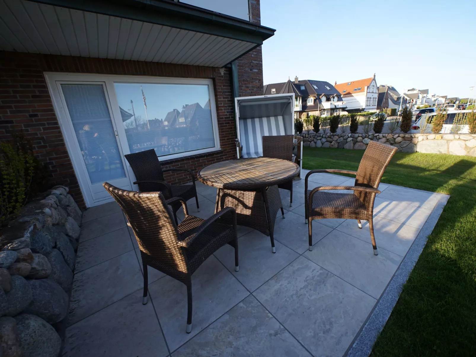 In Westerland mit Sonniger Terrasse-Buiten