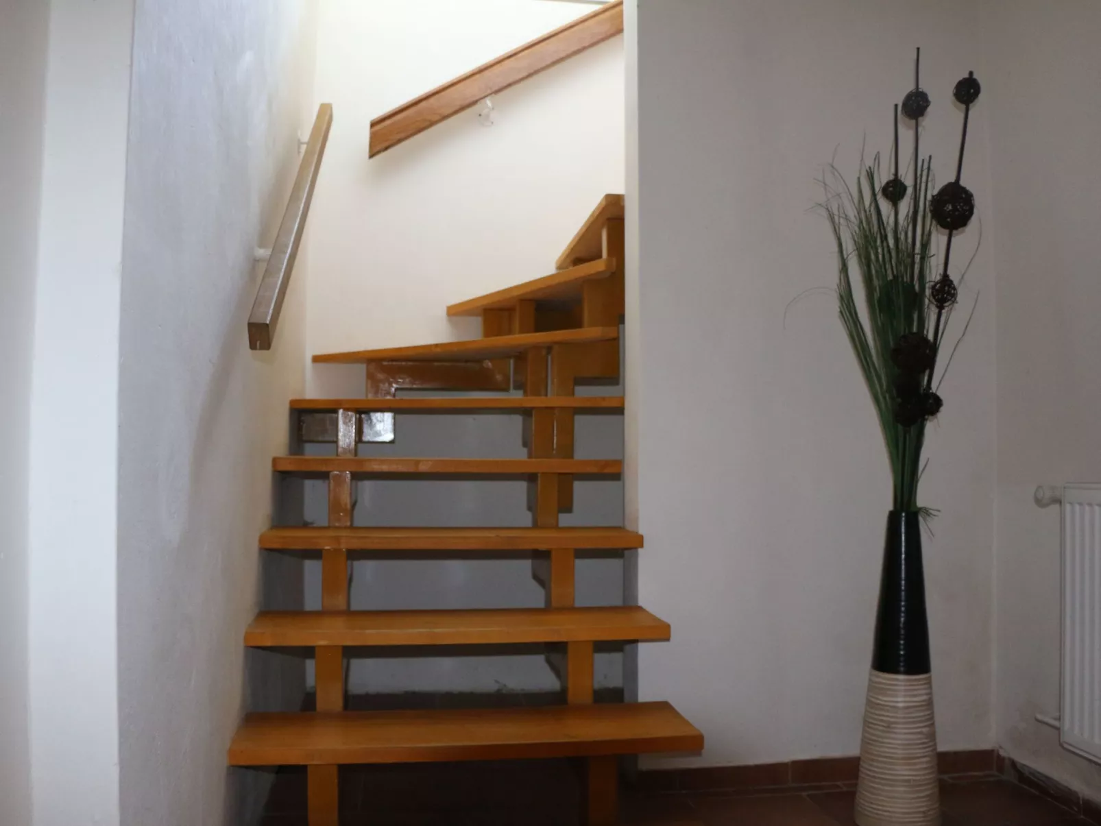 Traditionelles Haus, umgeben von Wäldern in Ralsko-Binnen