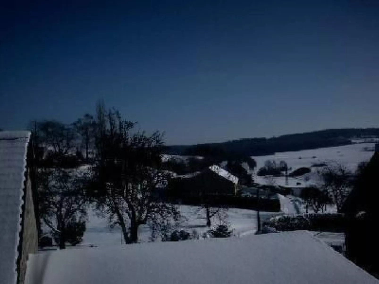 Ruhiges Landhaus mit zwei gemütlichen Wohnungen - Buiten