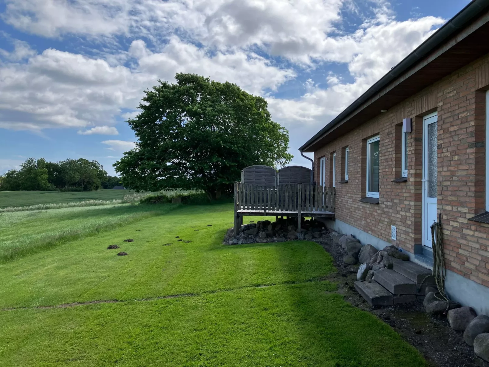 Haus mit Herz-Buiten