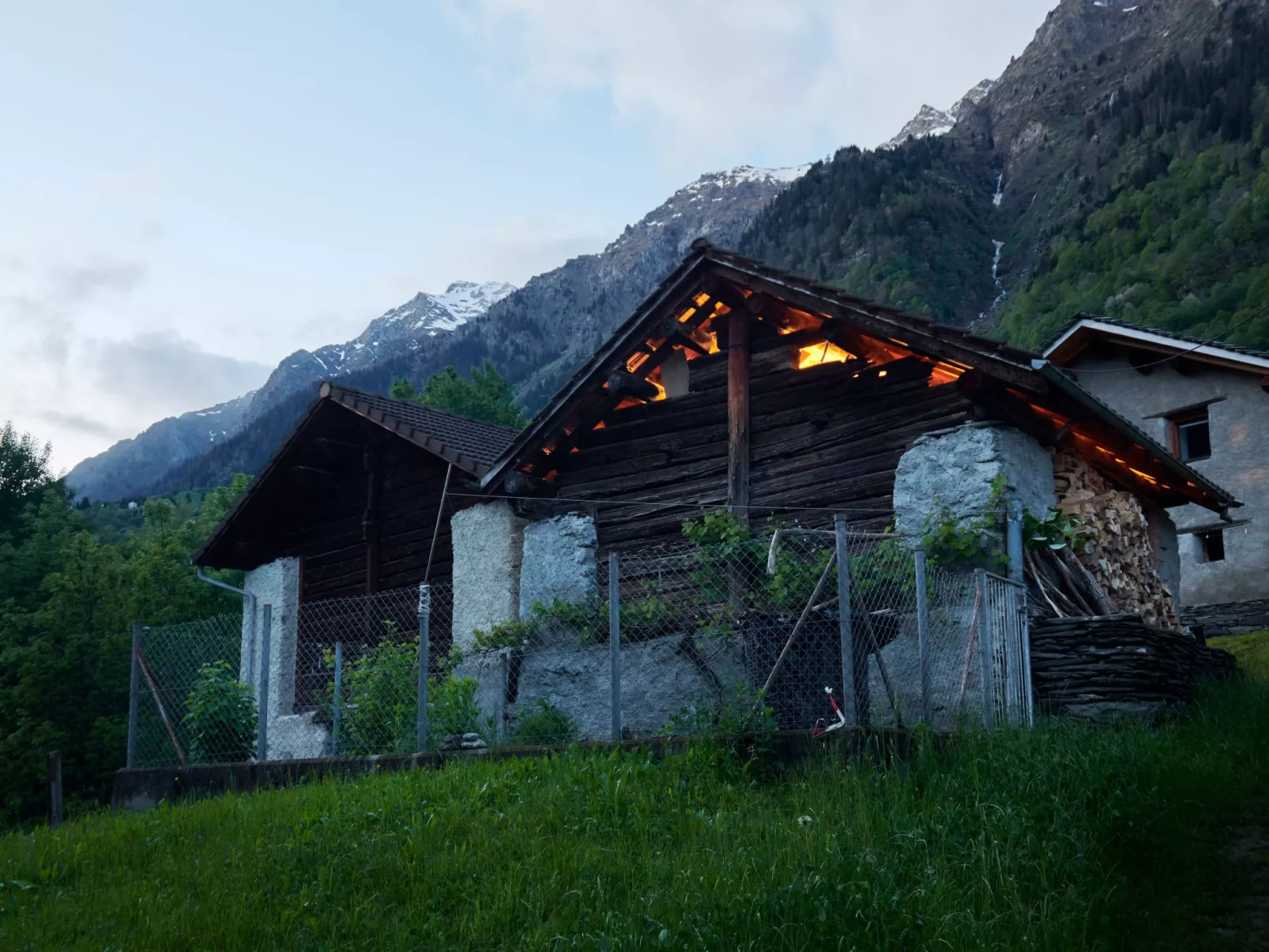 Waterfall House-Buiten