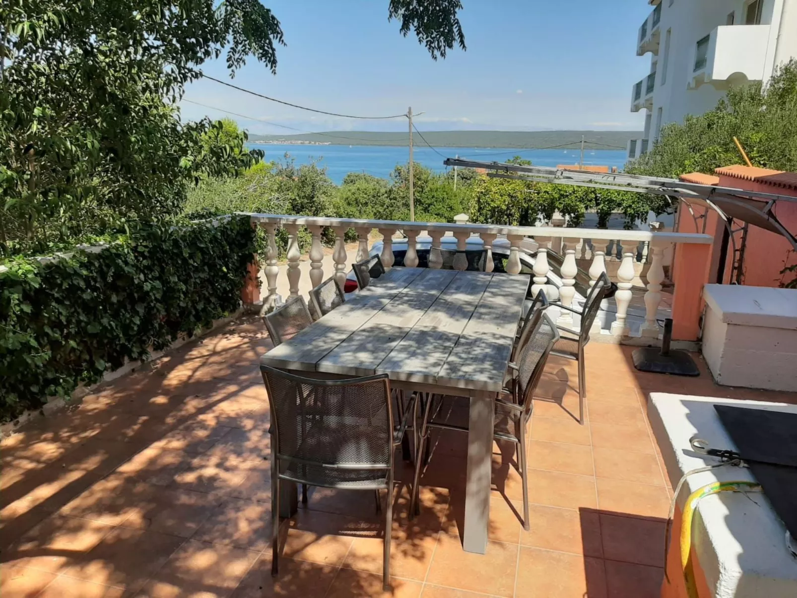 In Dobropoljana mit Freiterrasse-Buiten