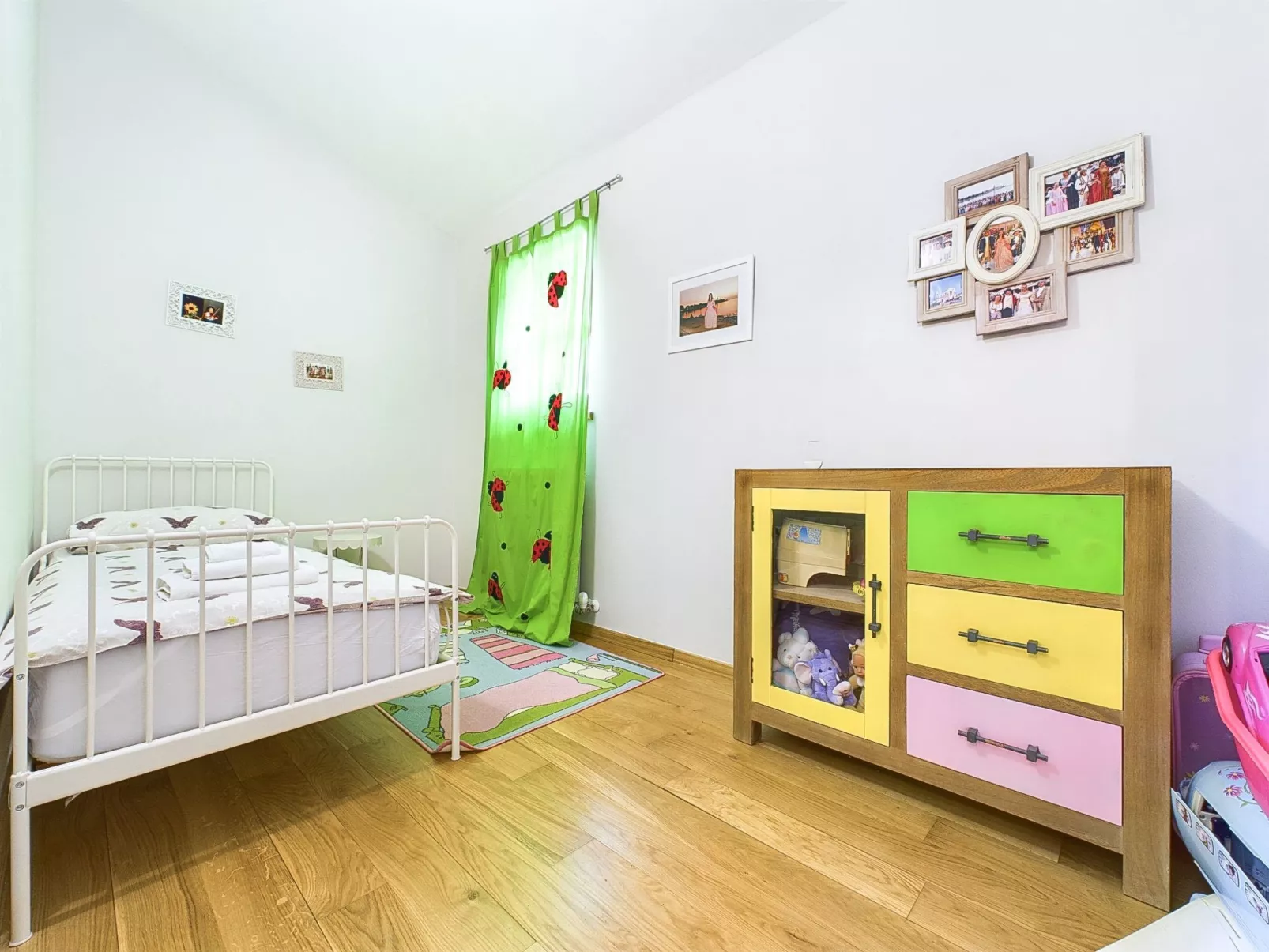 Luxuriöse Villa mit Schwimmbad und großem Garten-Image-tags.info