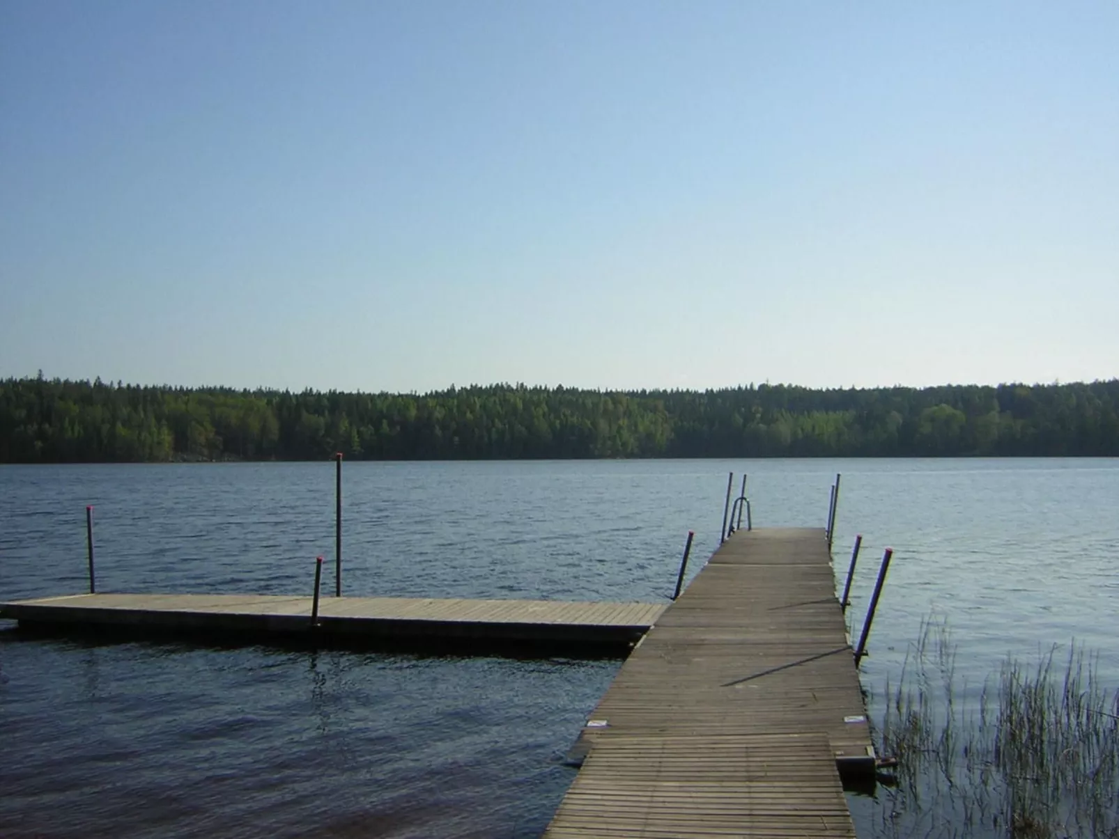 Typisch schwedisches Ferienhaus mit Garten-Buiten