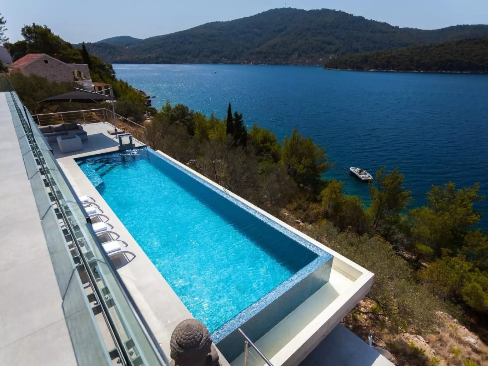 Villa Style and Sea-Buiten