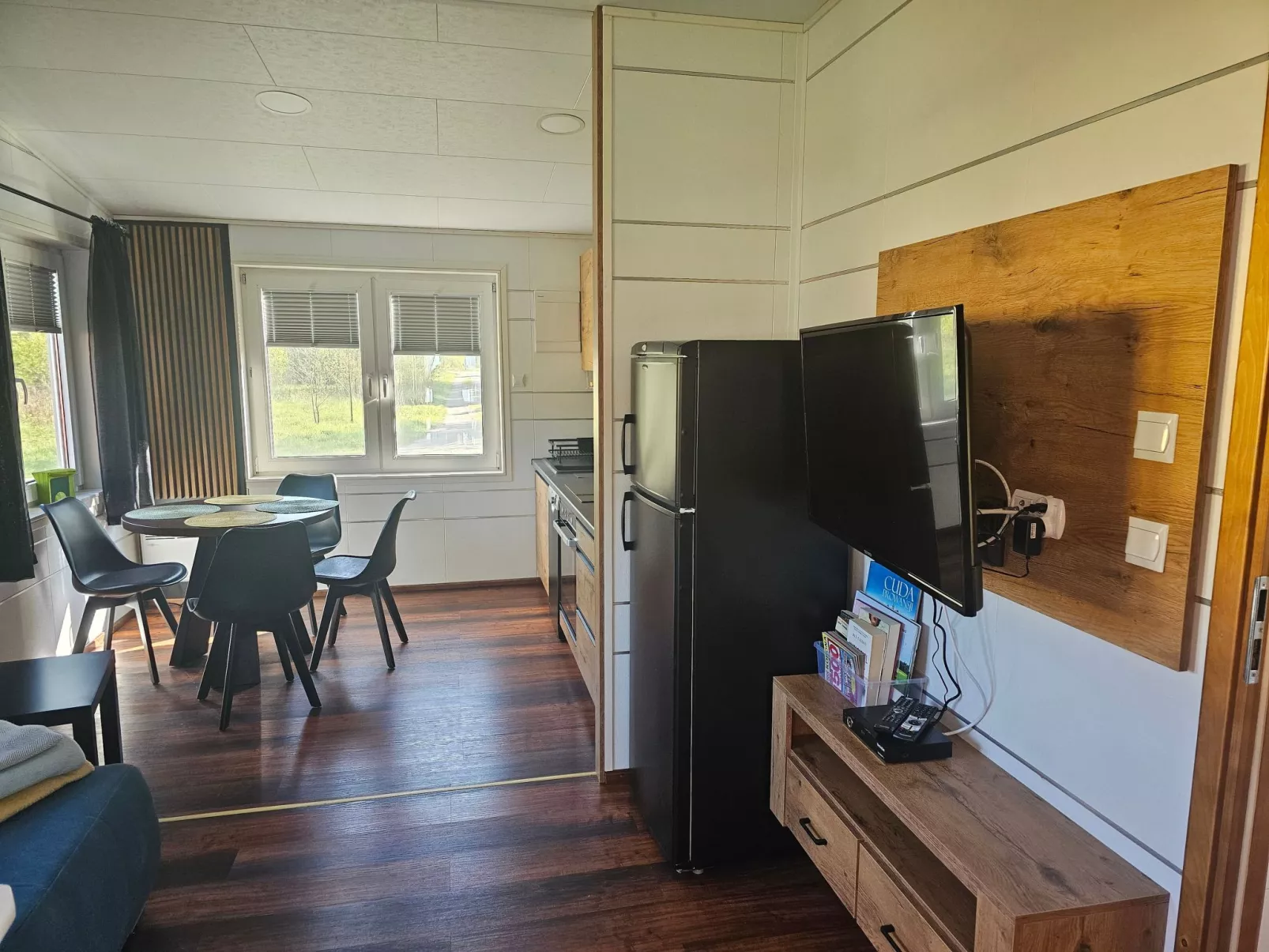 Ganzjährig bewohnbares Ferienhaus - grün-Binnen