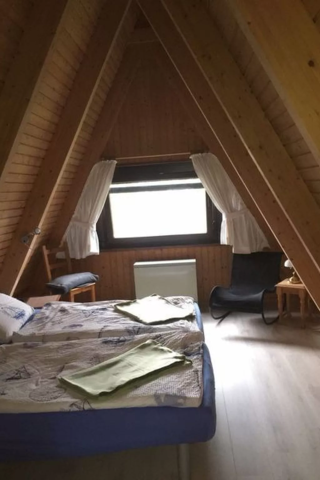 Spitzdachferienhaus mit Schwedenofen und Garten-Binnen