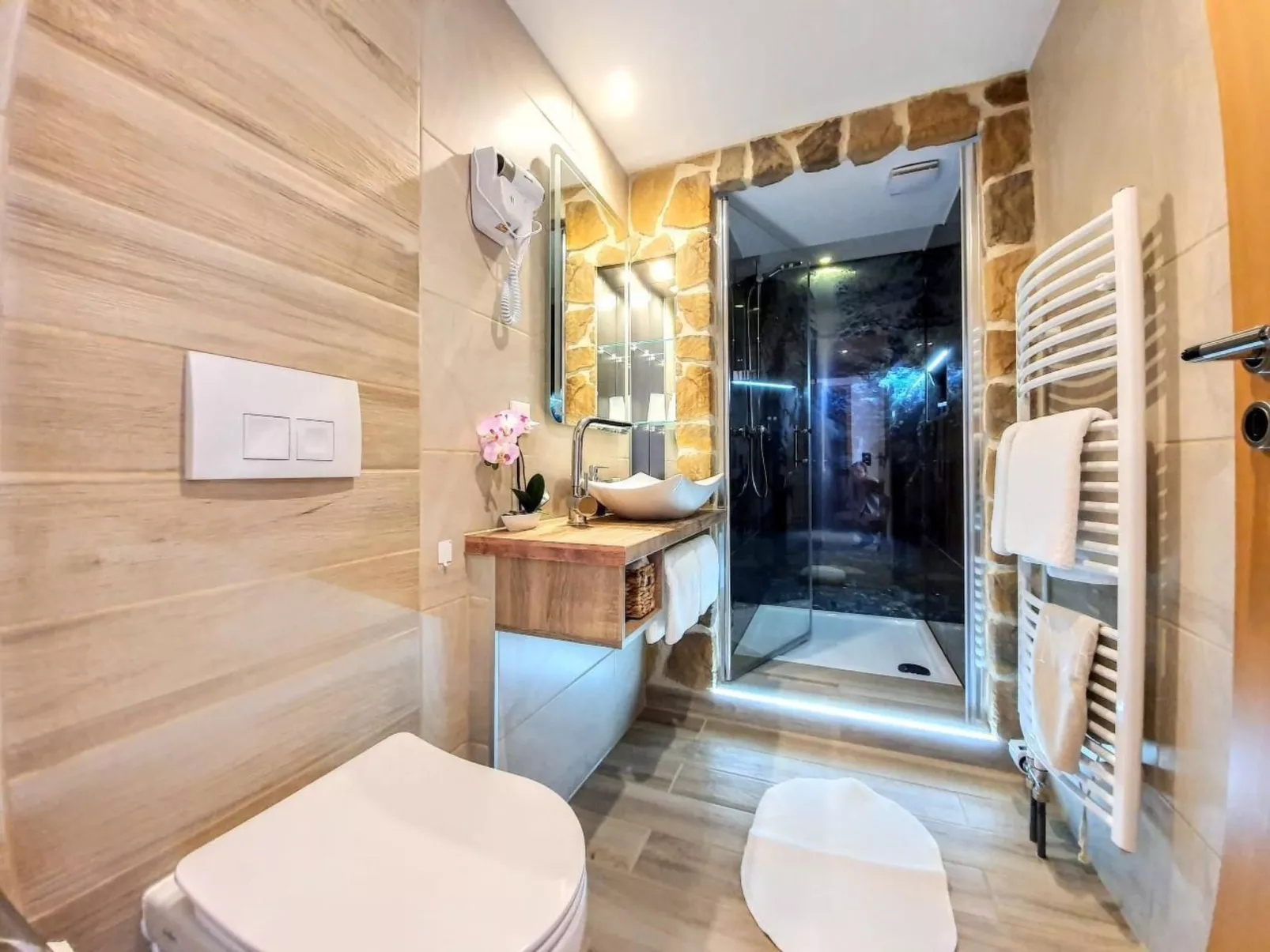 Studio mit Küche, Bad und Süd Balkon und Bergblick-Image-tags.info