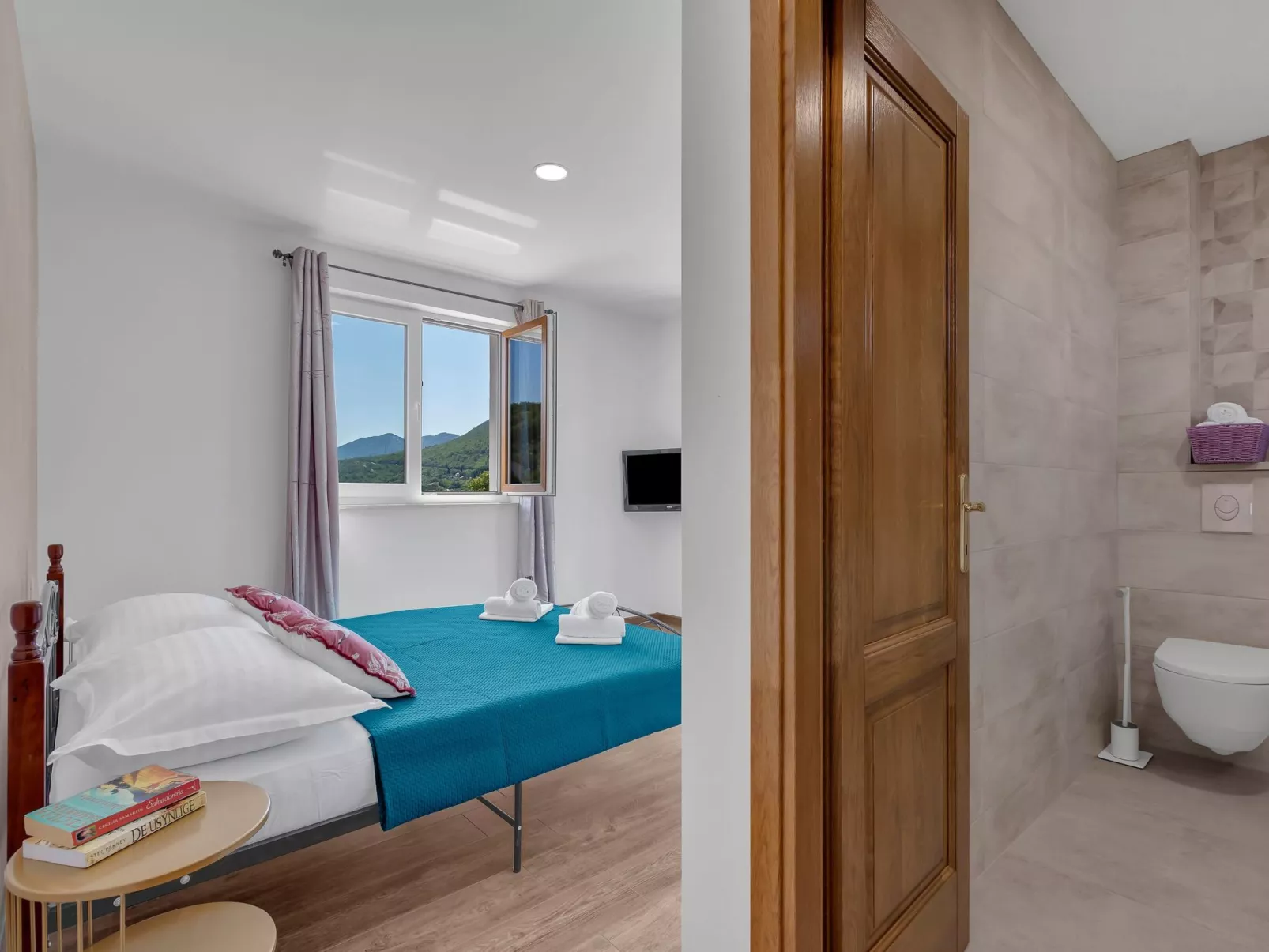 Alleinstehende Villa Slime mit Pool und Garten-Image-tags.info