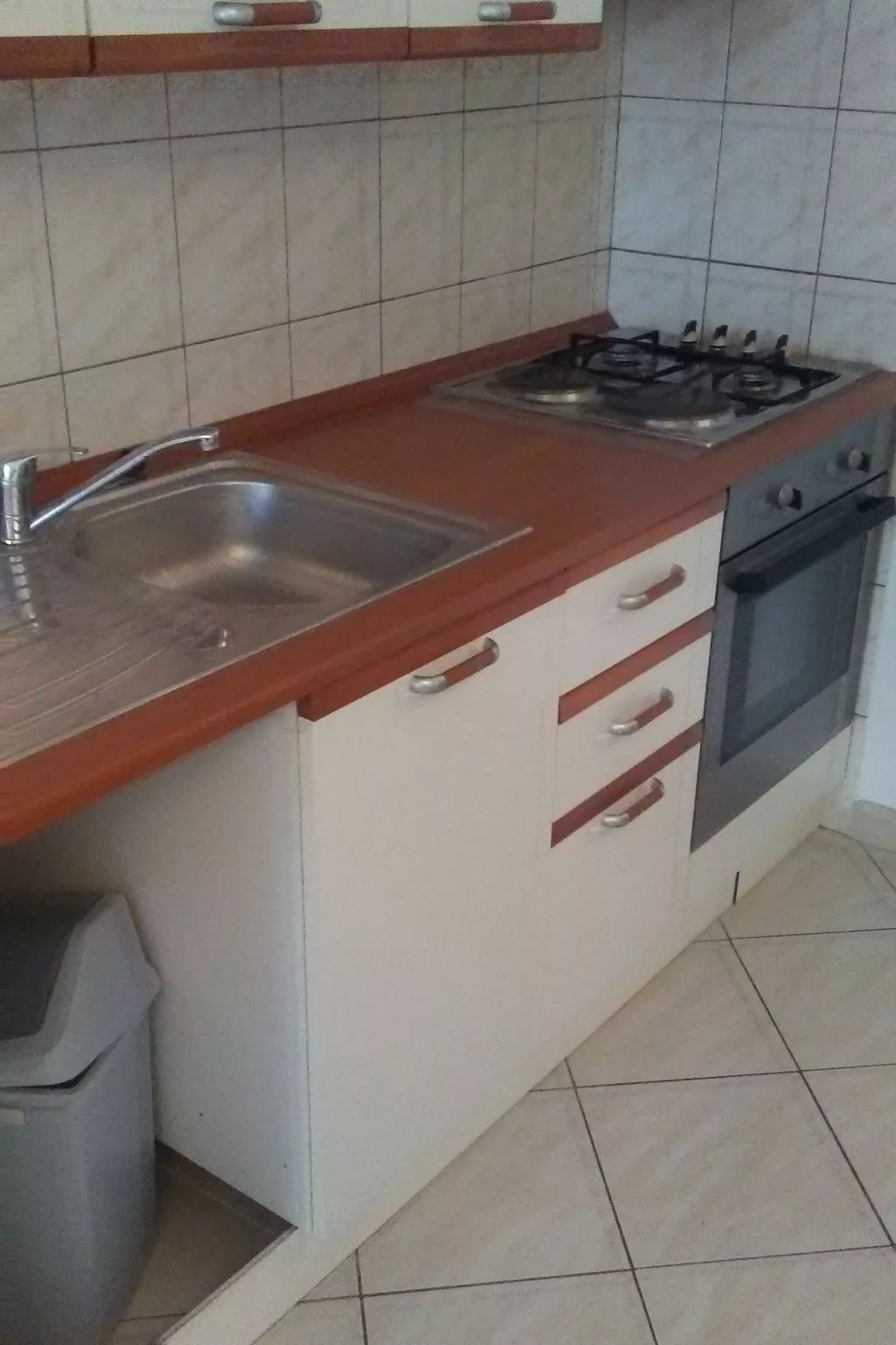 "Apartment Mate 3"-Binnen