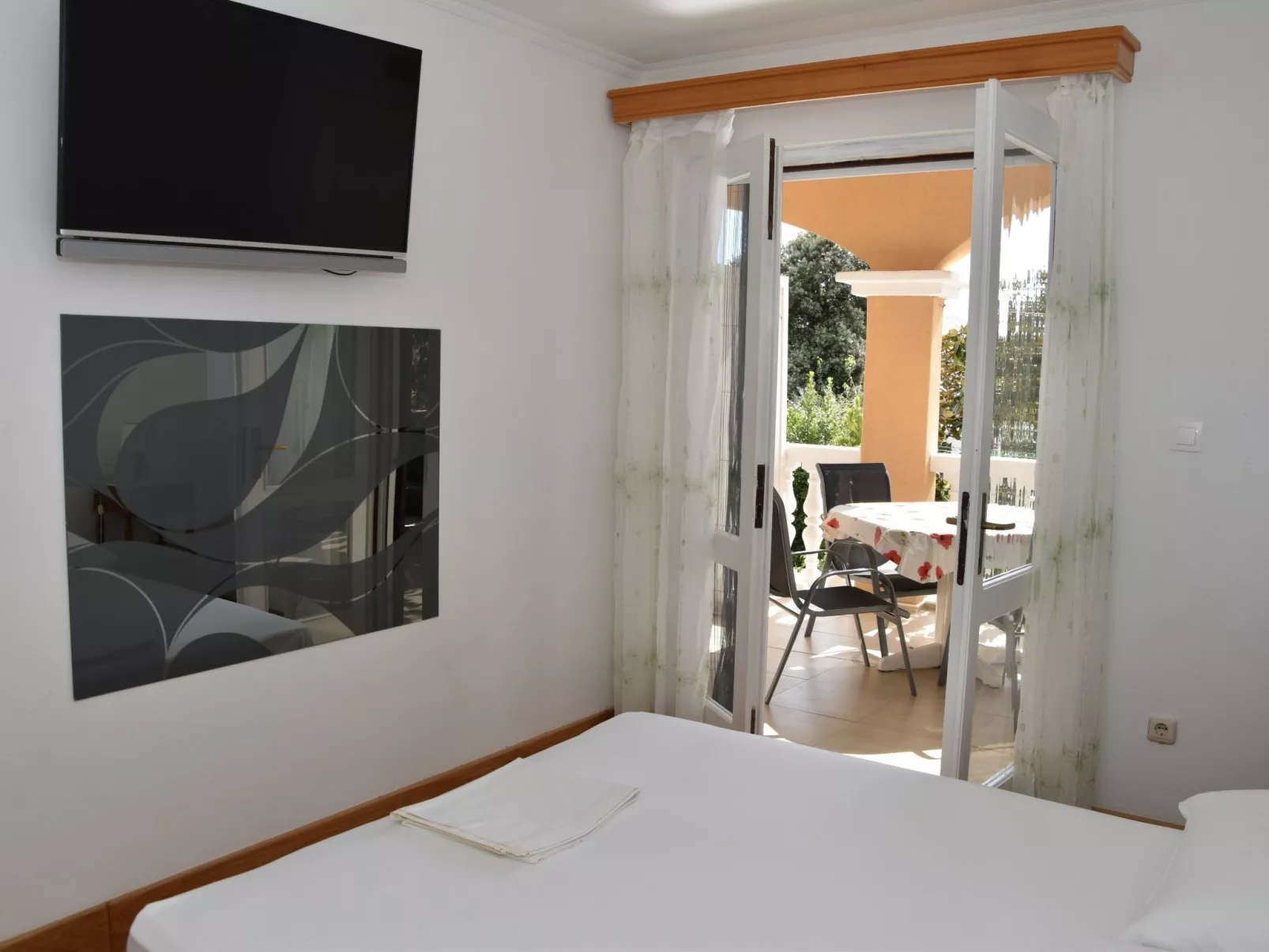 Ruhige Ferienwohnung mit Terrasse und Garten-Binnen