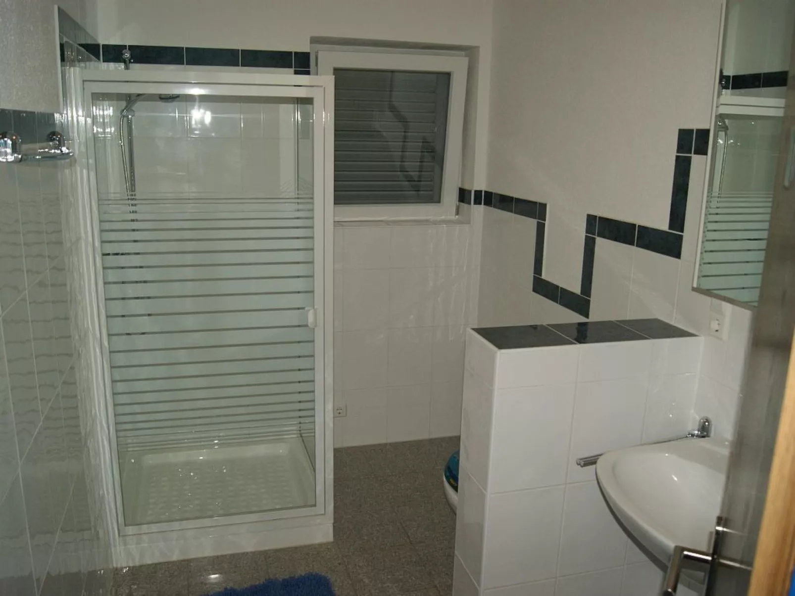 Für sechs Personen mit Terrasse im Erdgeschoss gelegen-Binnen