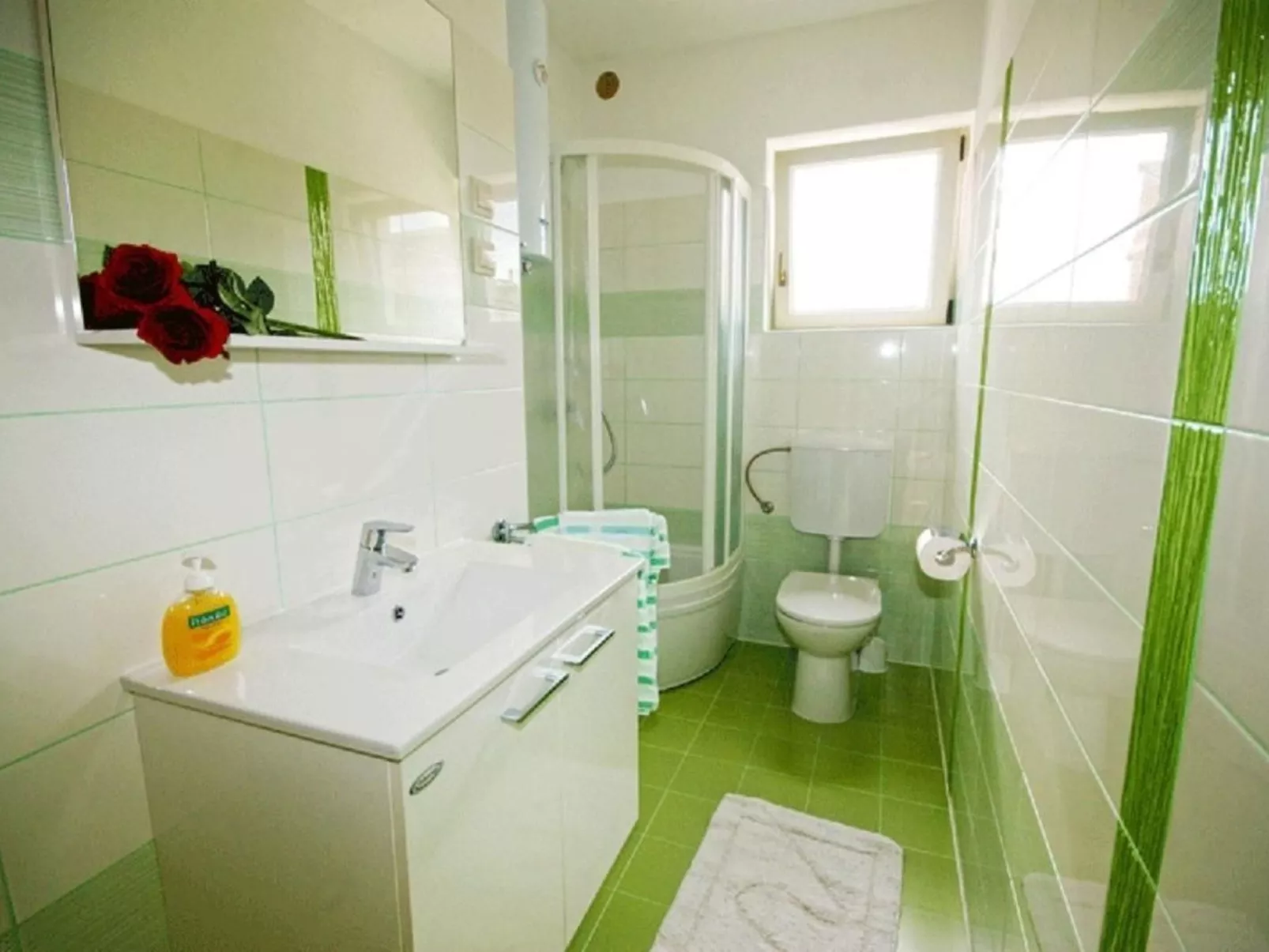 Moderne Ferienwohnung mit Balkonen mit Meerblick-Binnen