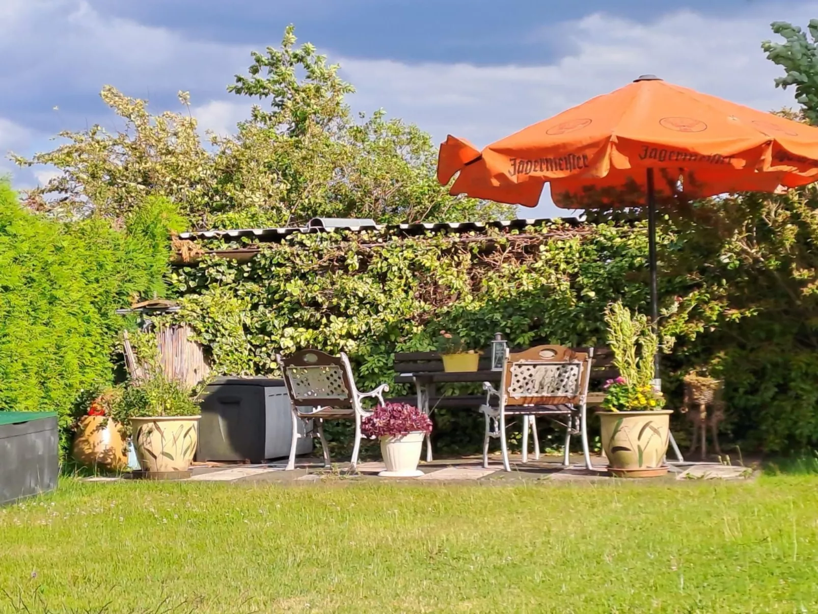 Schöne Ferienwohnung mit Garten und Grill-Buiten