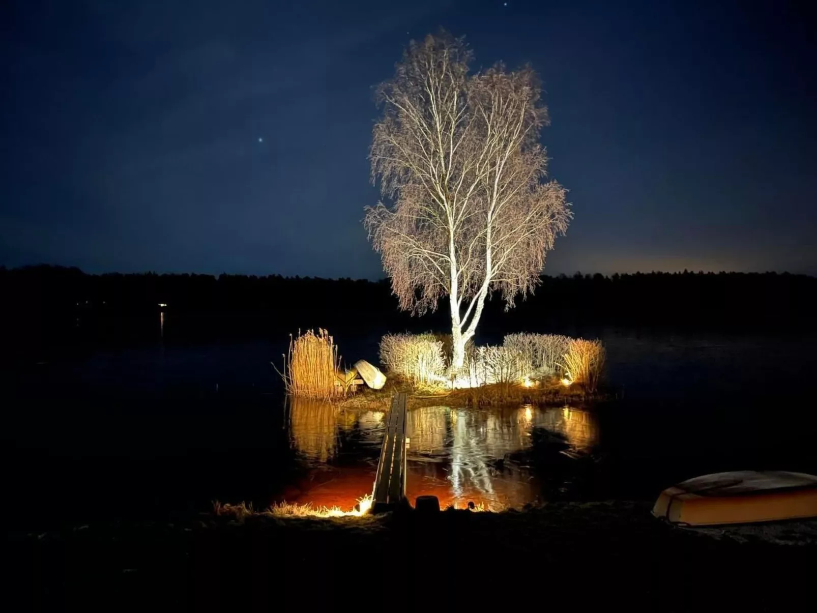 Villa "Vitasjö" mit Terrasse, Grill und Garten-Buiten