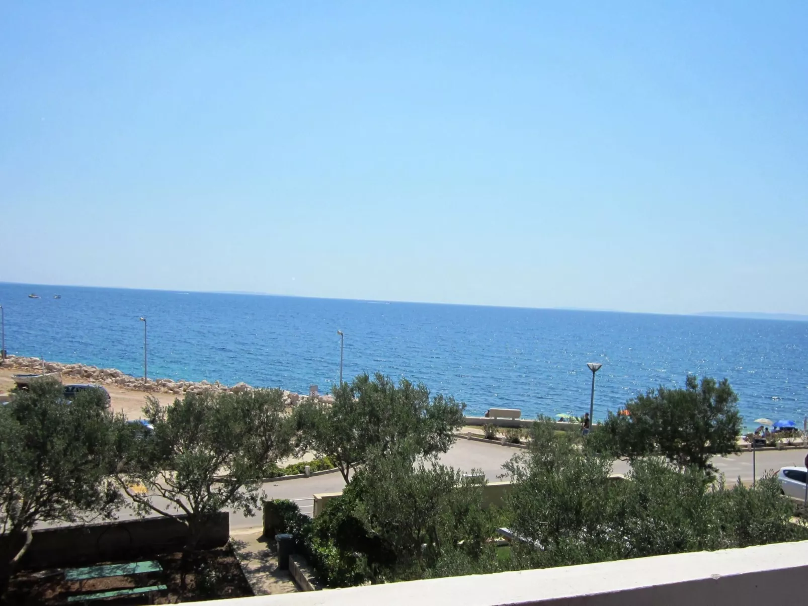 "Denona" mit Blick auf das Wasser-Buiten