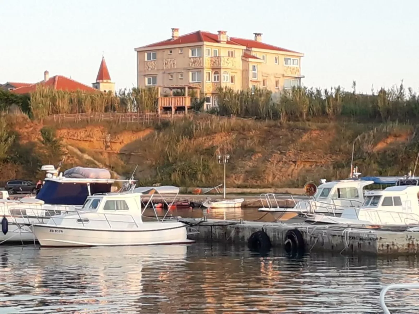 "Delfin prizemlje"-Buiten