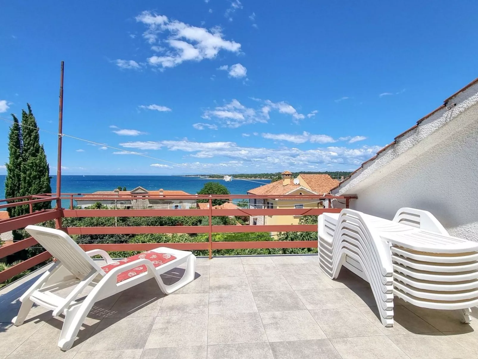 "Davor 8" direkt am Strand-Buiten