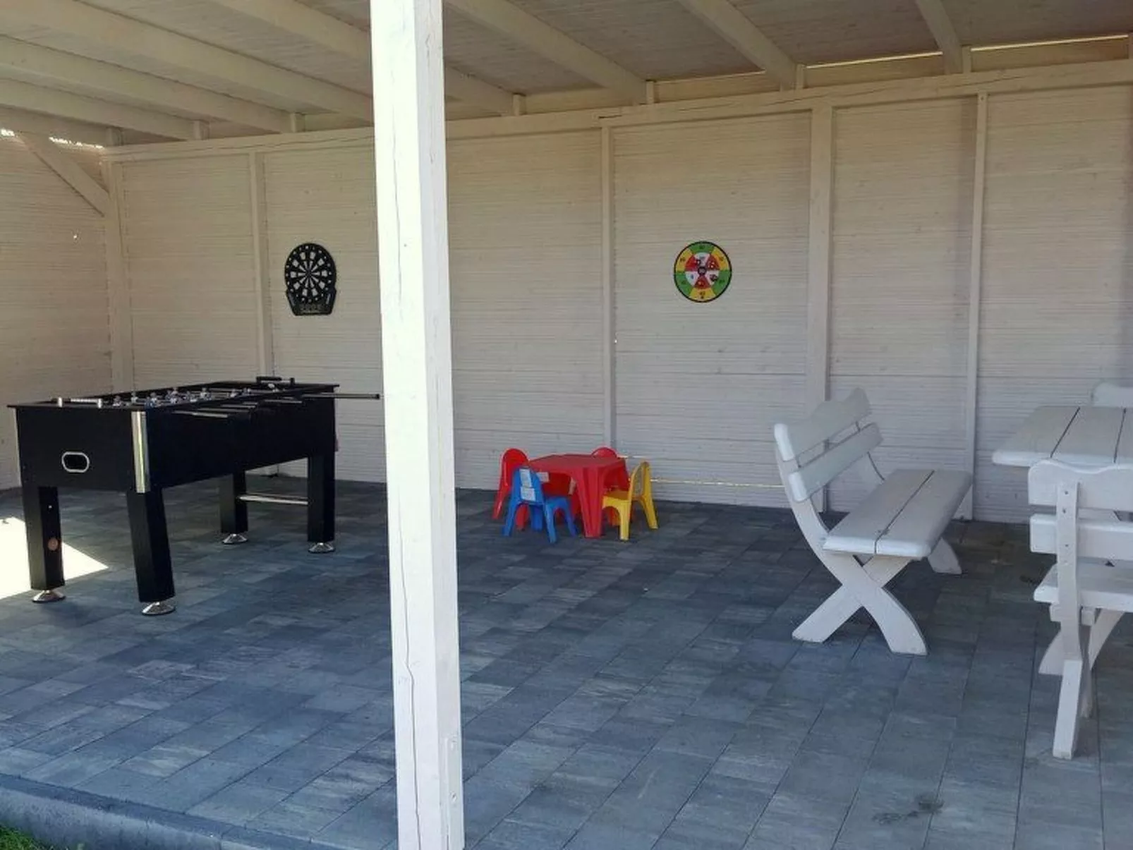 Mit privater Terrasse-Buiten