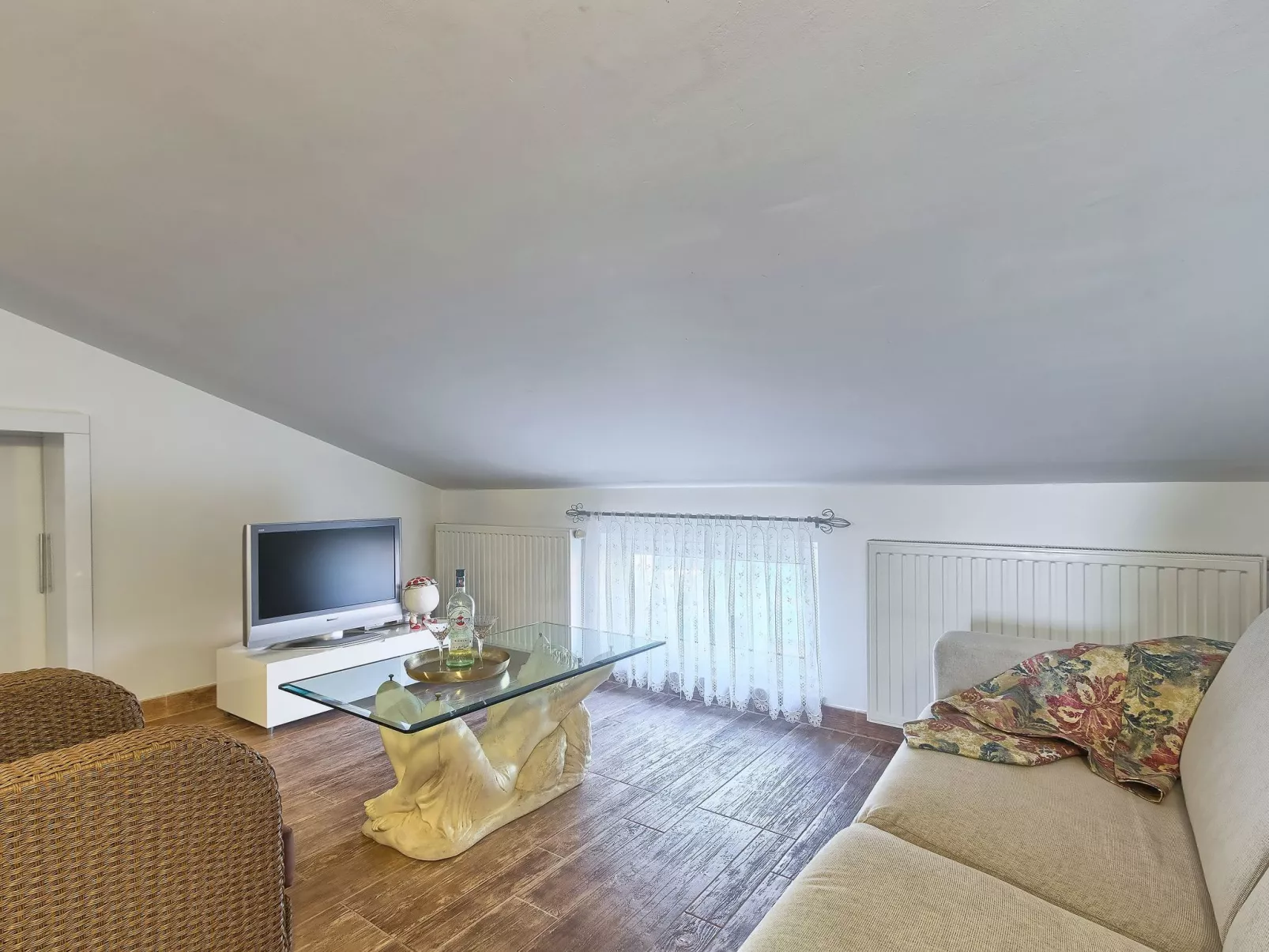 Geräumige Ferienwohnung für vier Personen mit Balkon und Meerblick-Binnen