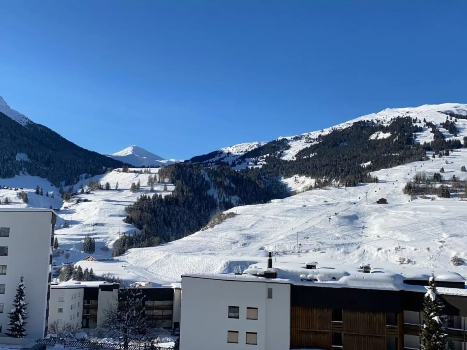 Grosszügige Dachwohnung mit Aussicht-Buiten